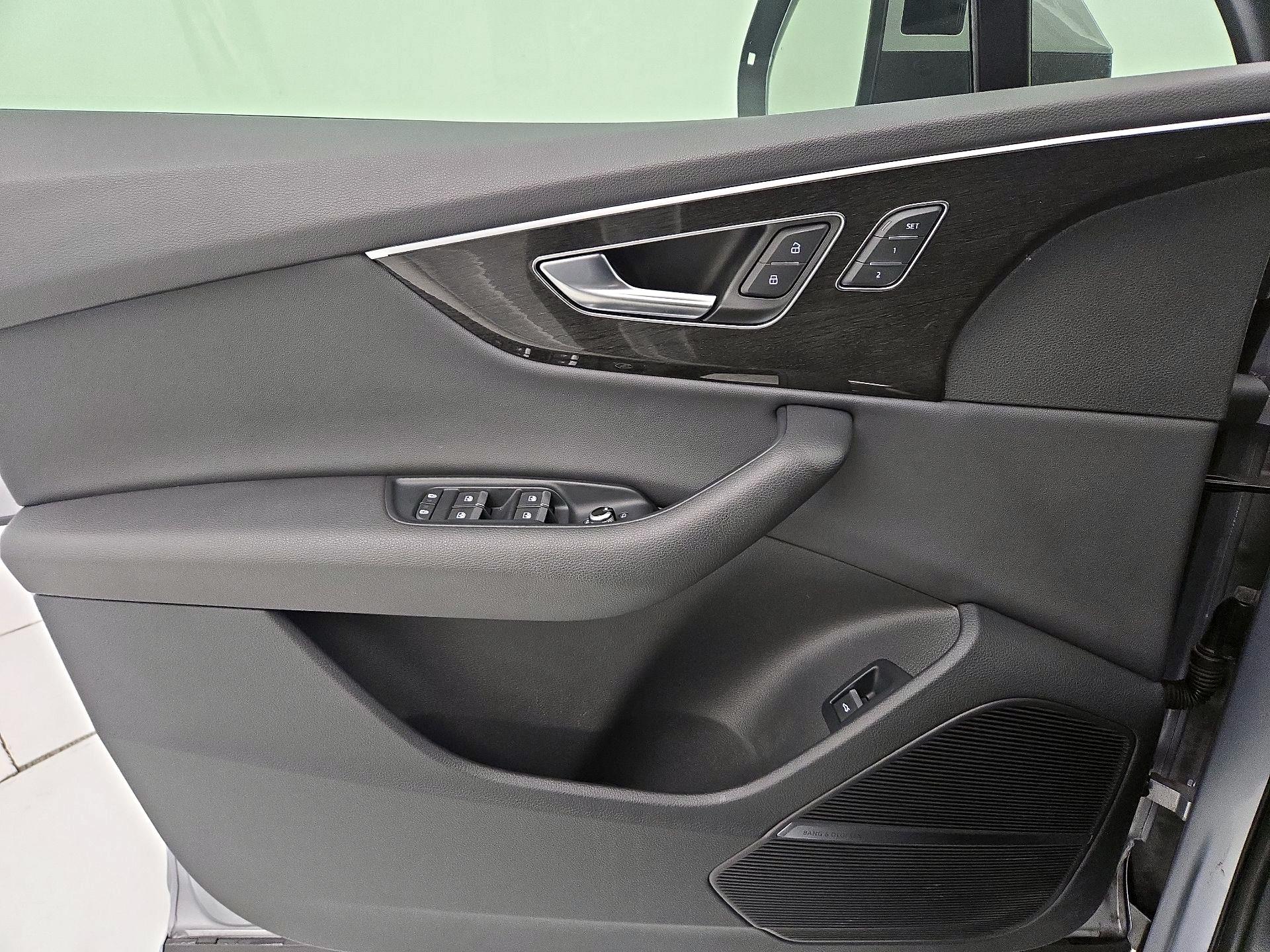 Thumbnail: 2022 Audi Q7 - 12