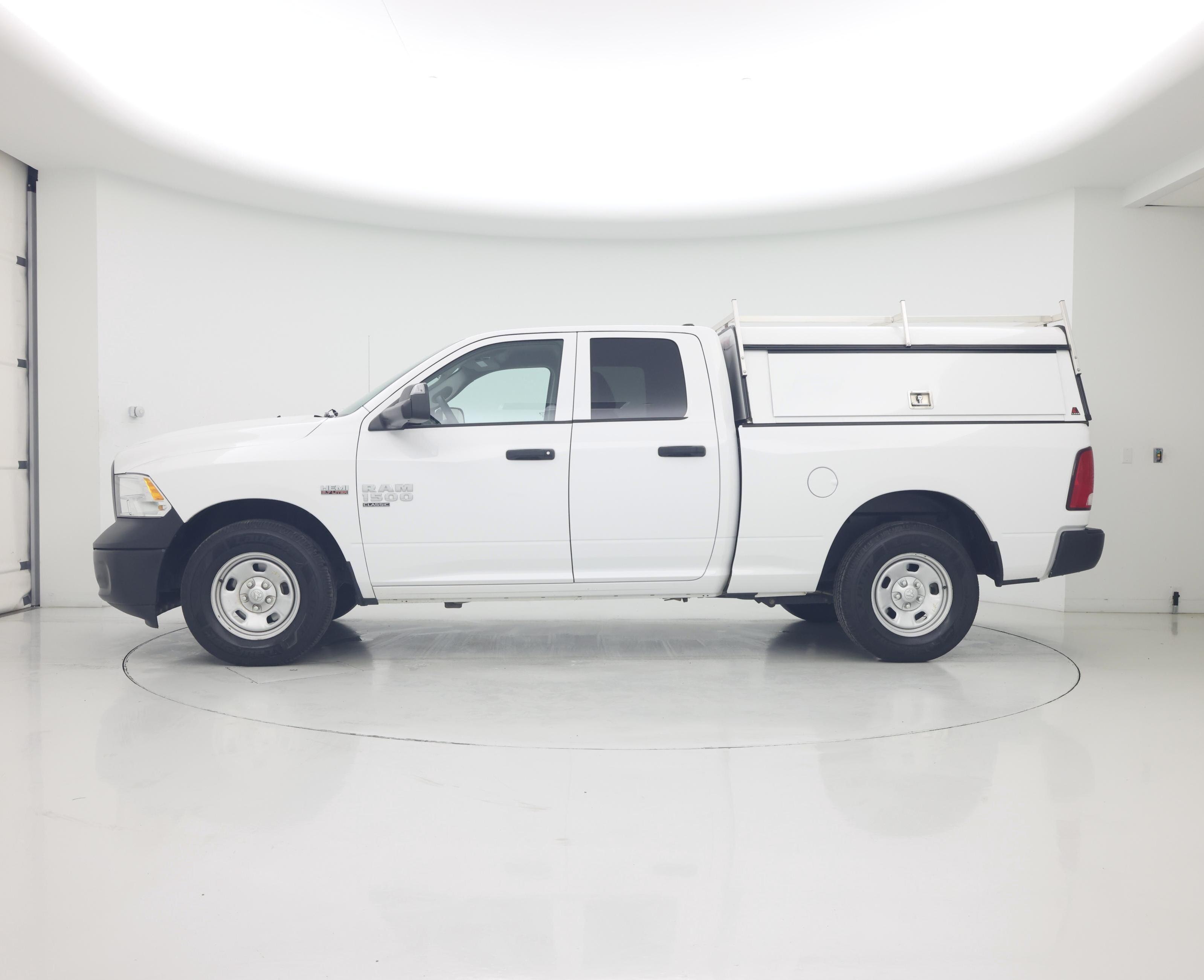 Thumbnail: 2023 RAM 1500 Classic - 3