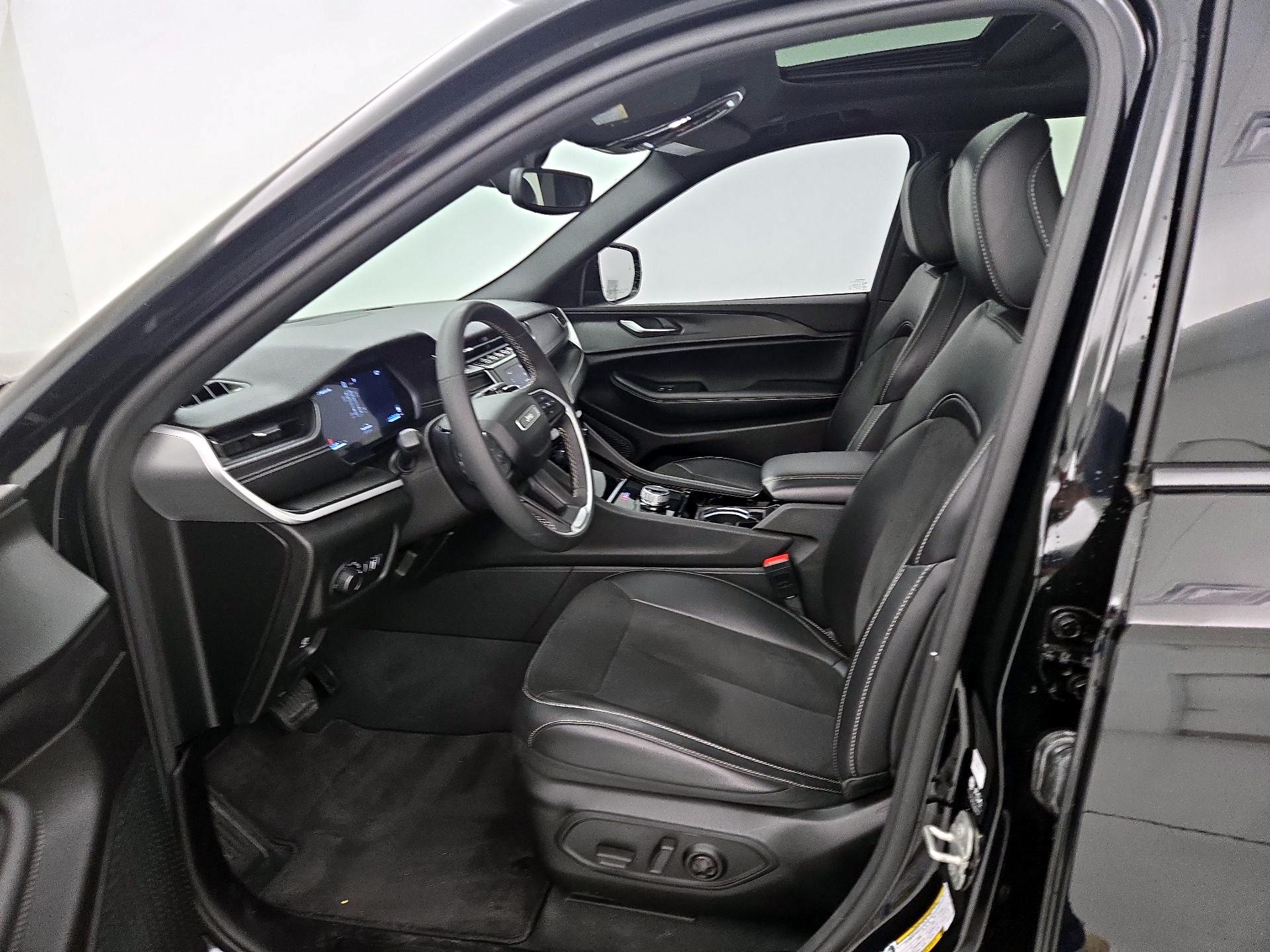 Thumbnail: 2023 Jeep Grand Cherokee - 11