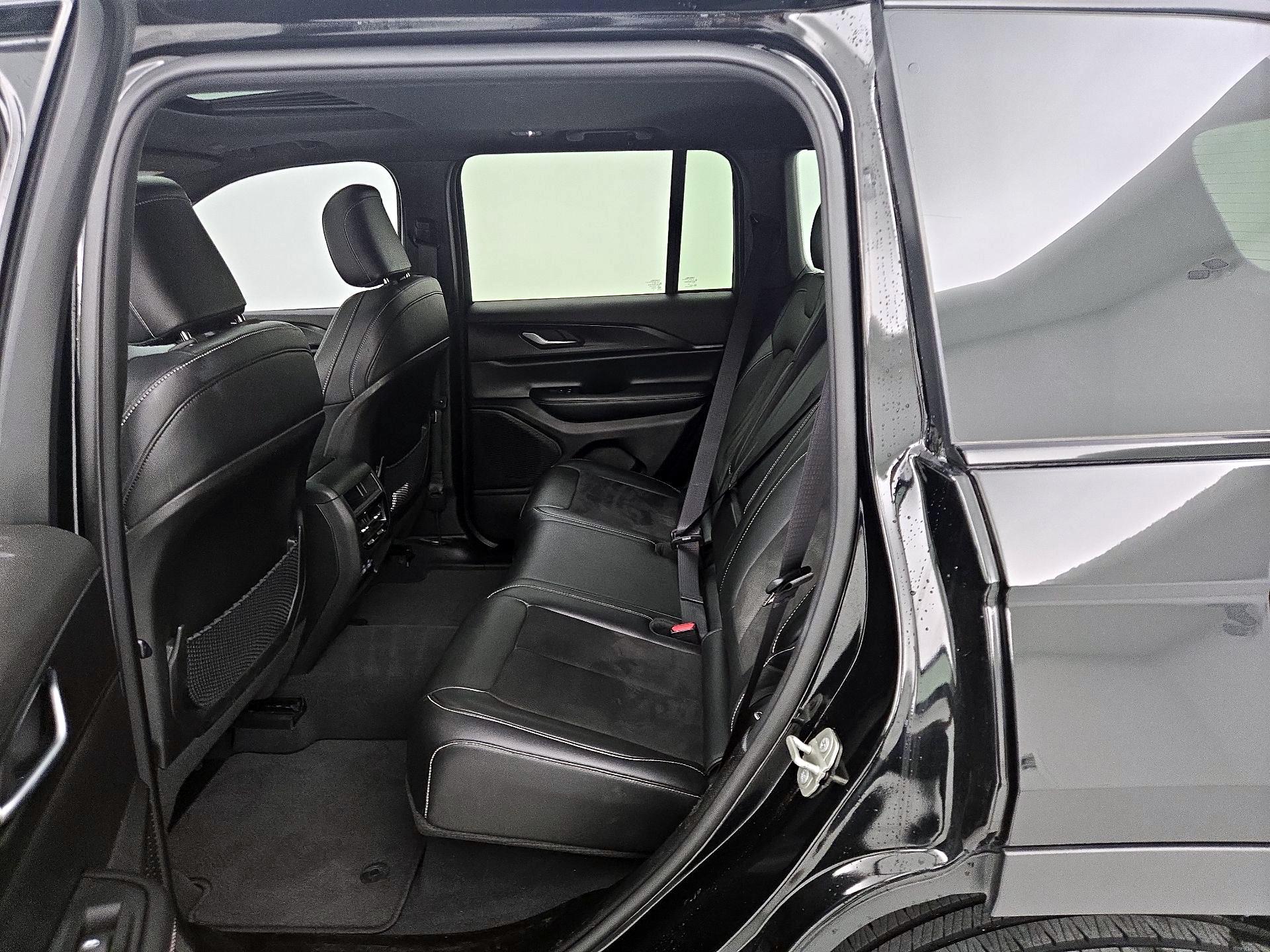 Thumbnail: 2023 Jeep Grand Cherokee - 20