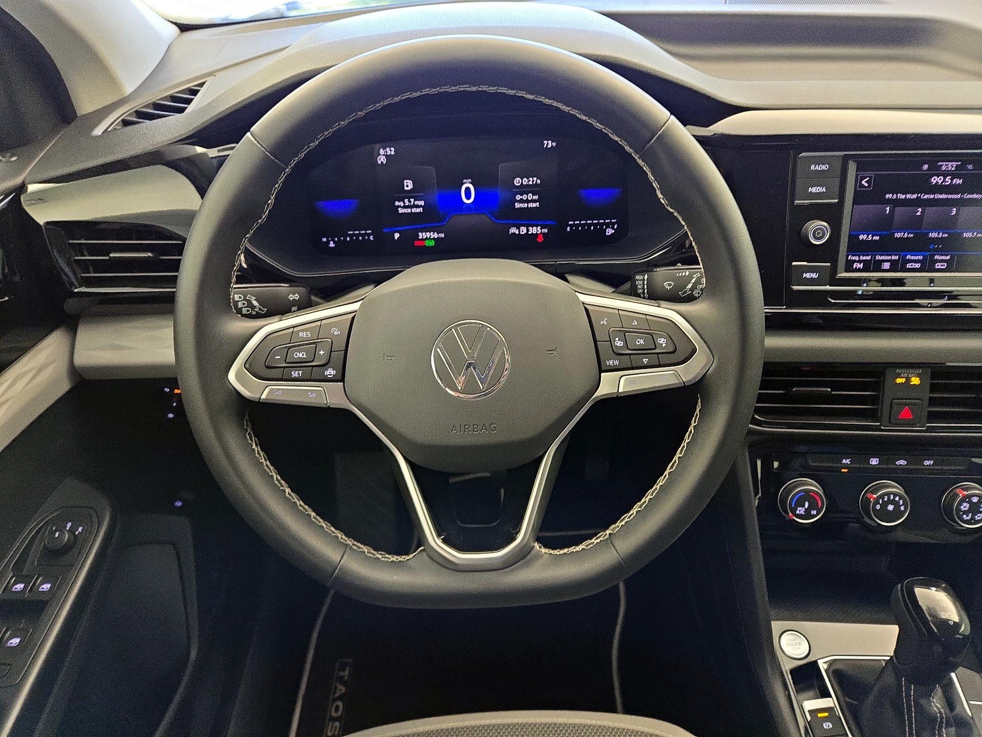 Thumbnail: 2023 Volkswagen Taos - 10