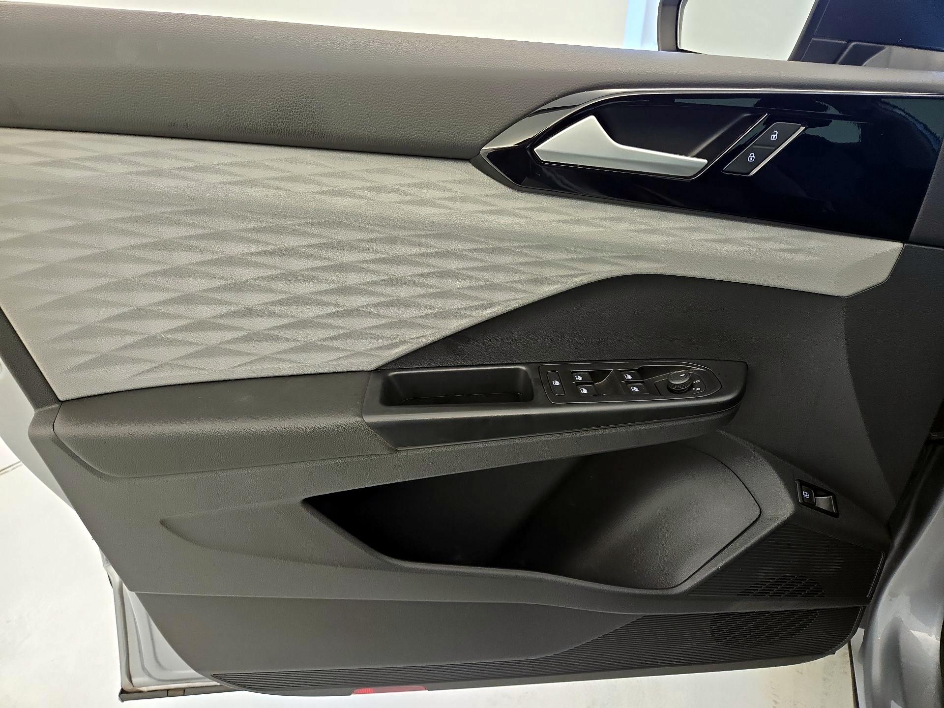 Thumbnail: 2023 Volkswagen Taos - 12