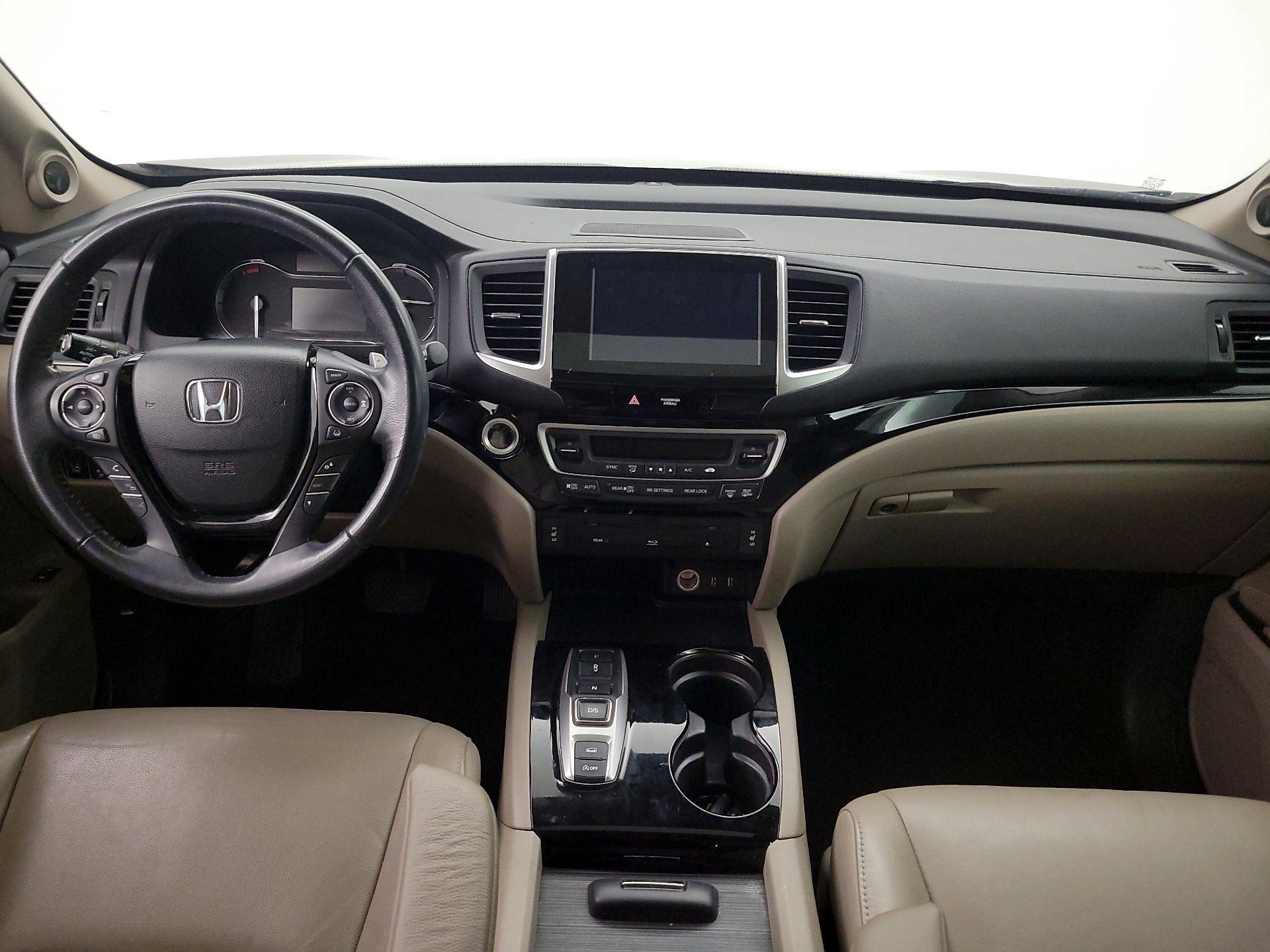 Thumbnail: 2017 Honda Pilot - 9