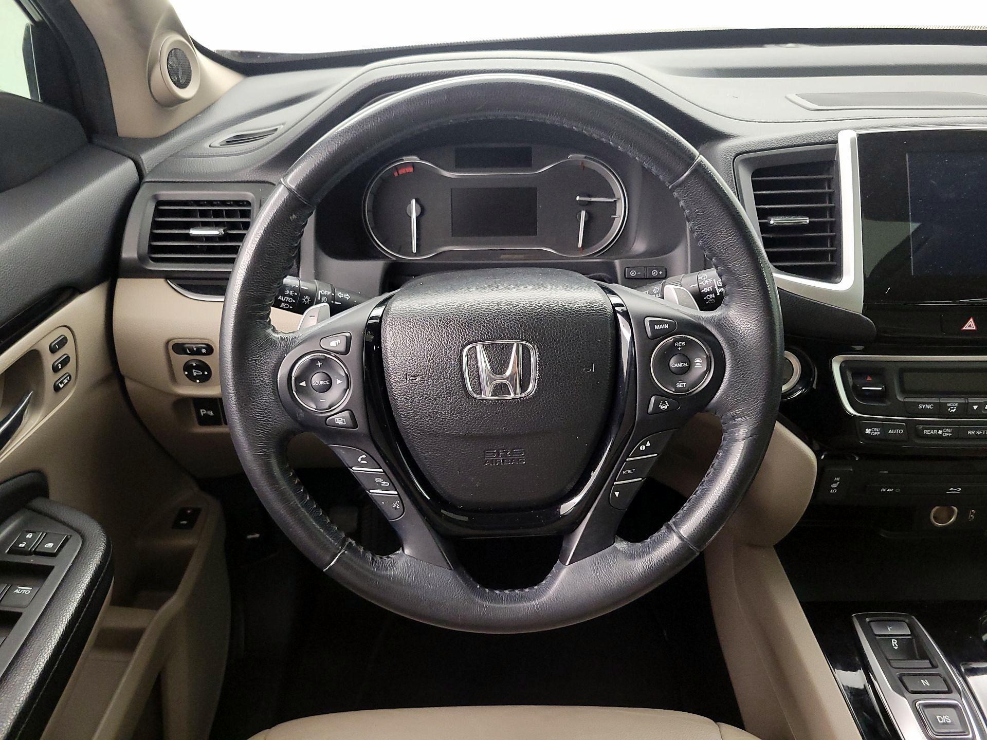 Thumbnail: 2017 Honda Pilot - 10