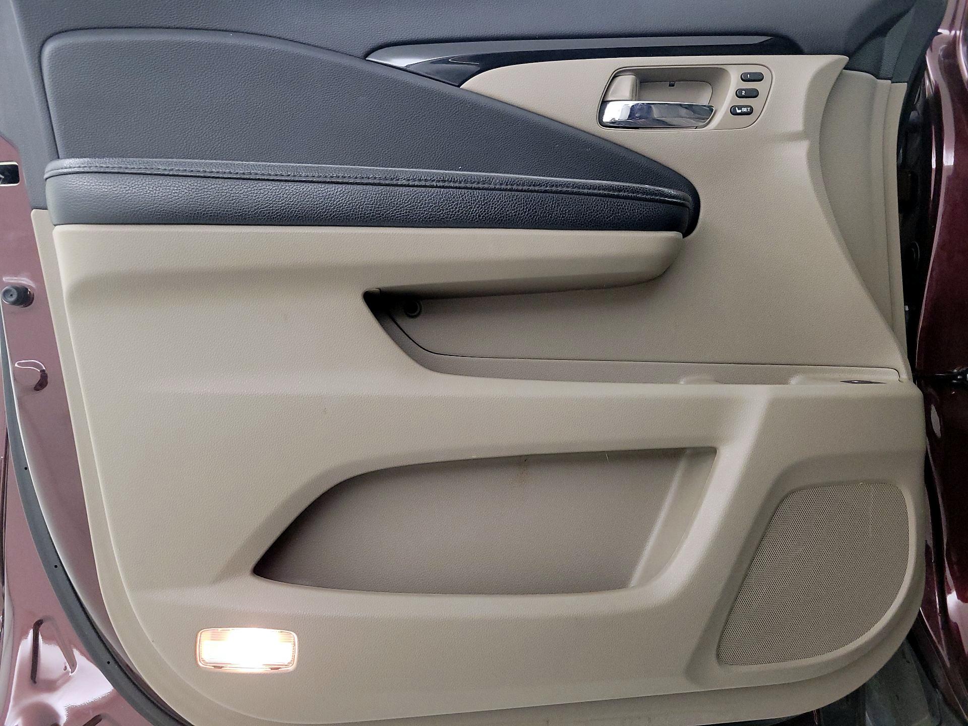 Thumbnail: 2017 Honda Pilot - 12