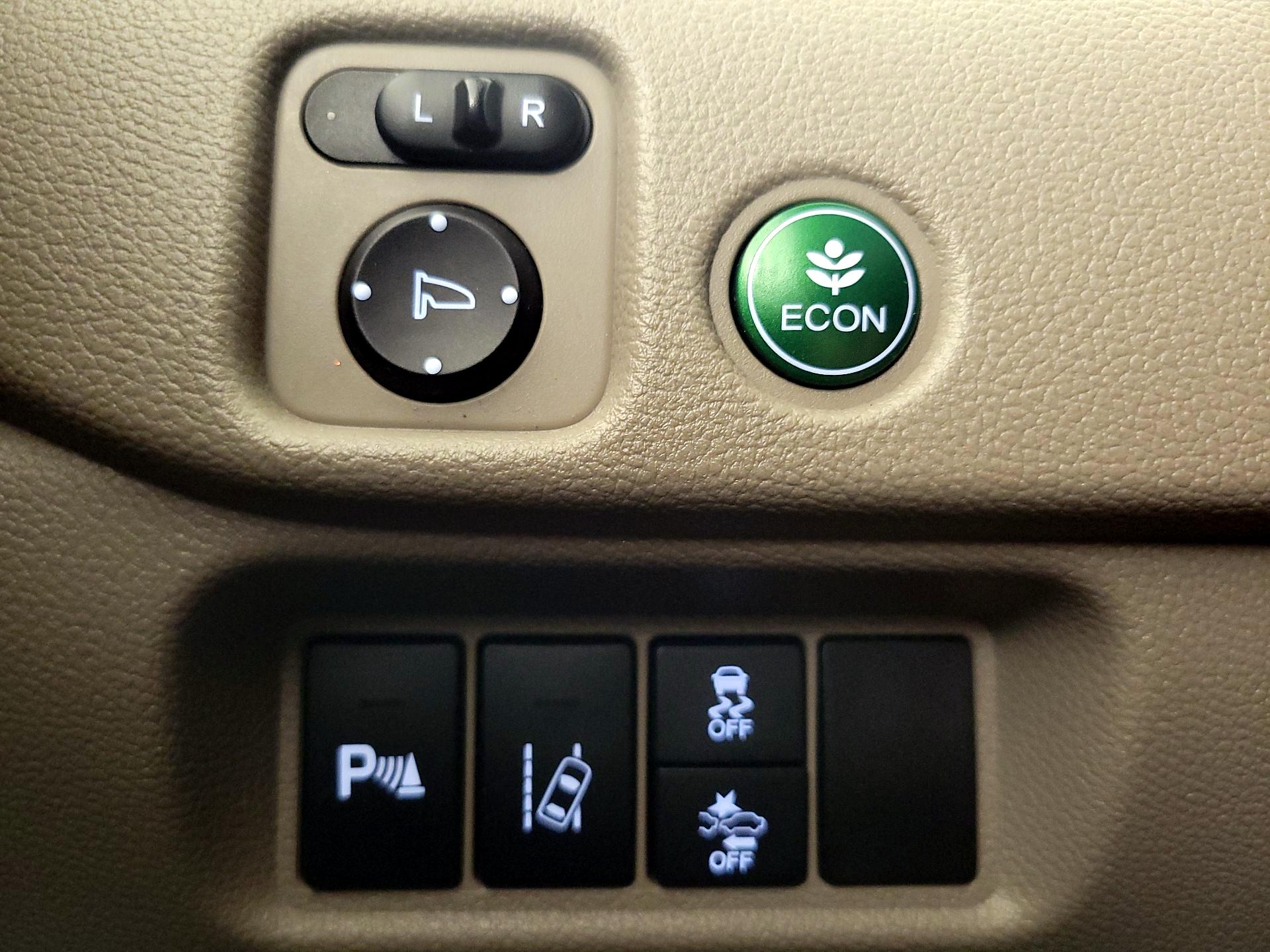 Thumbnail: 2017 Honda Pilot - 13