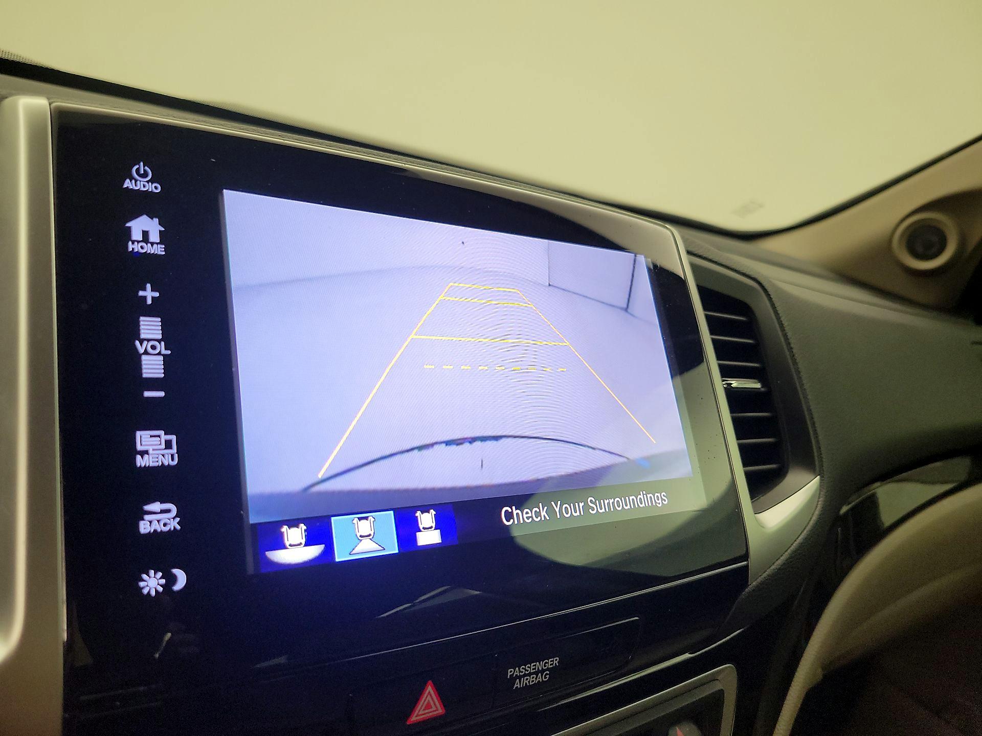 Thumbnail: 2017 Honda Pilot - 14