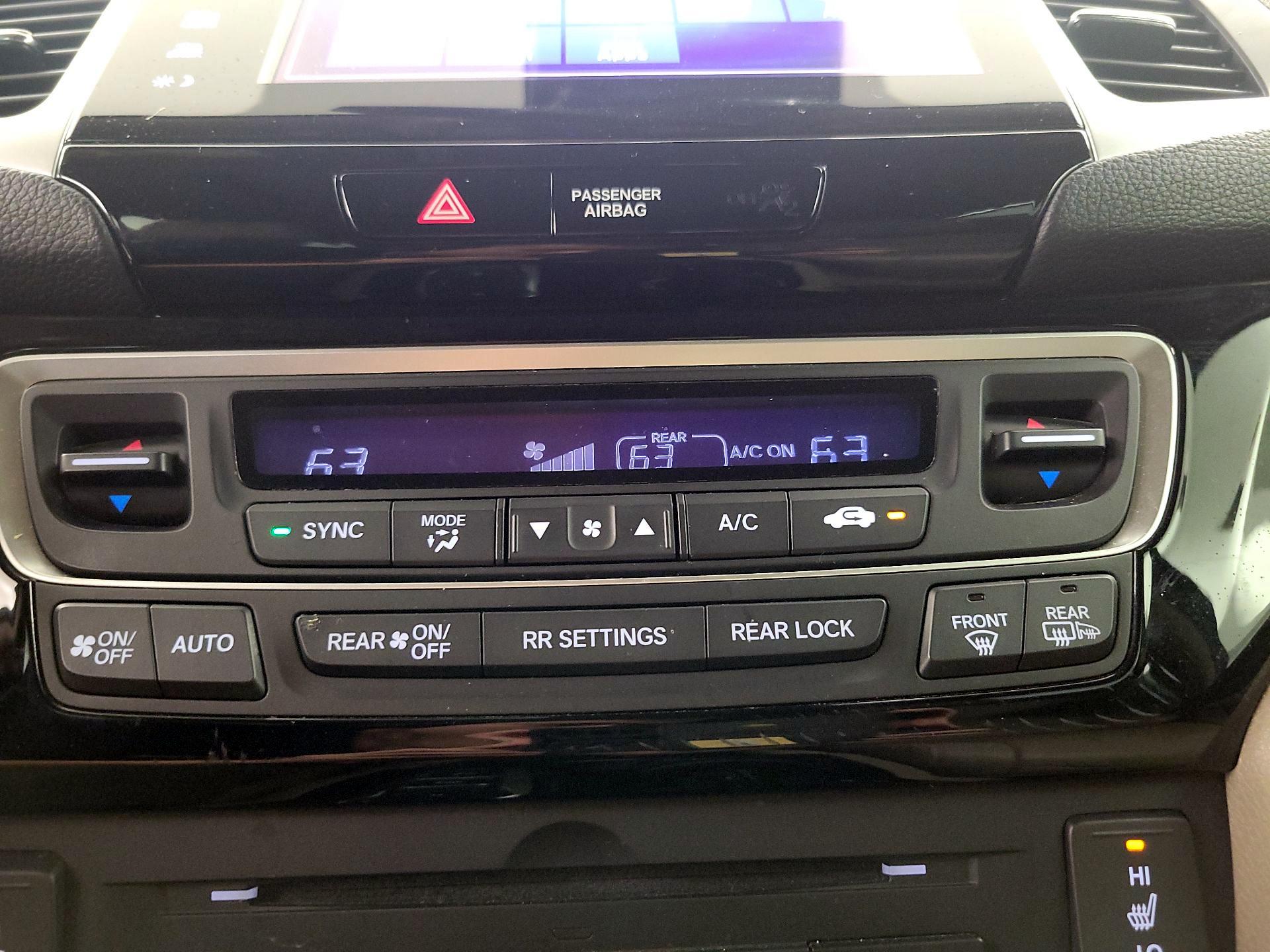 Thumbnail: 2017 Honda Pilot - 16