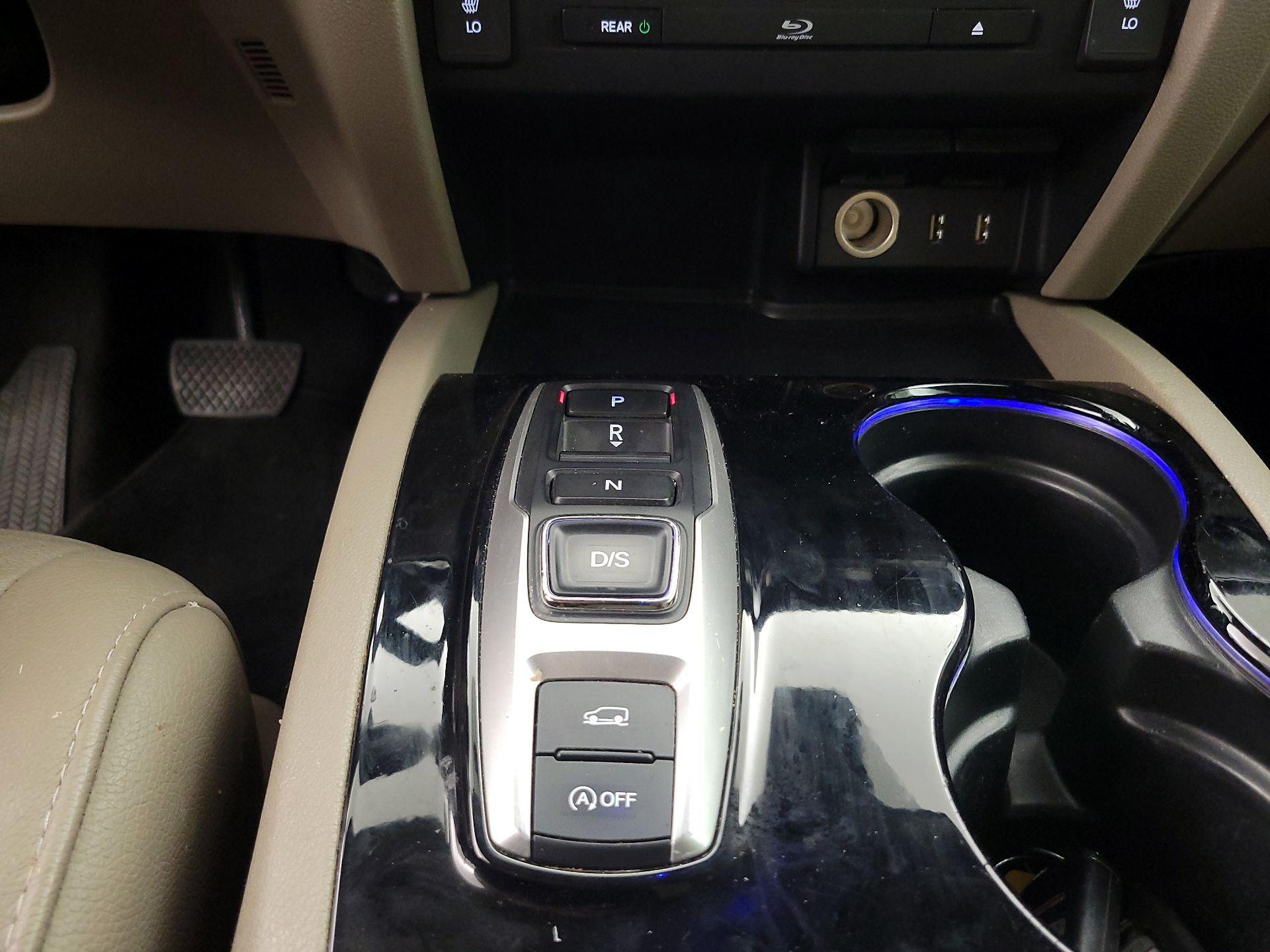 Thumbnail: 2017 Honda Pilot - 17