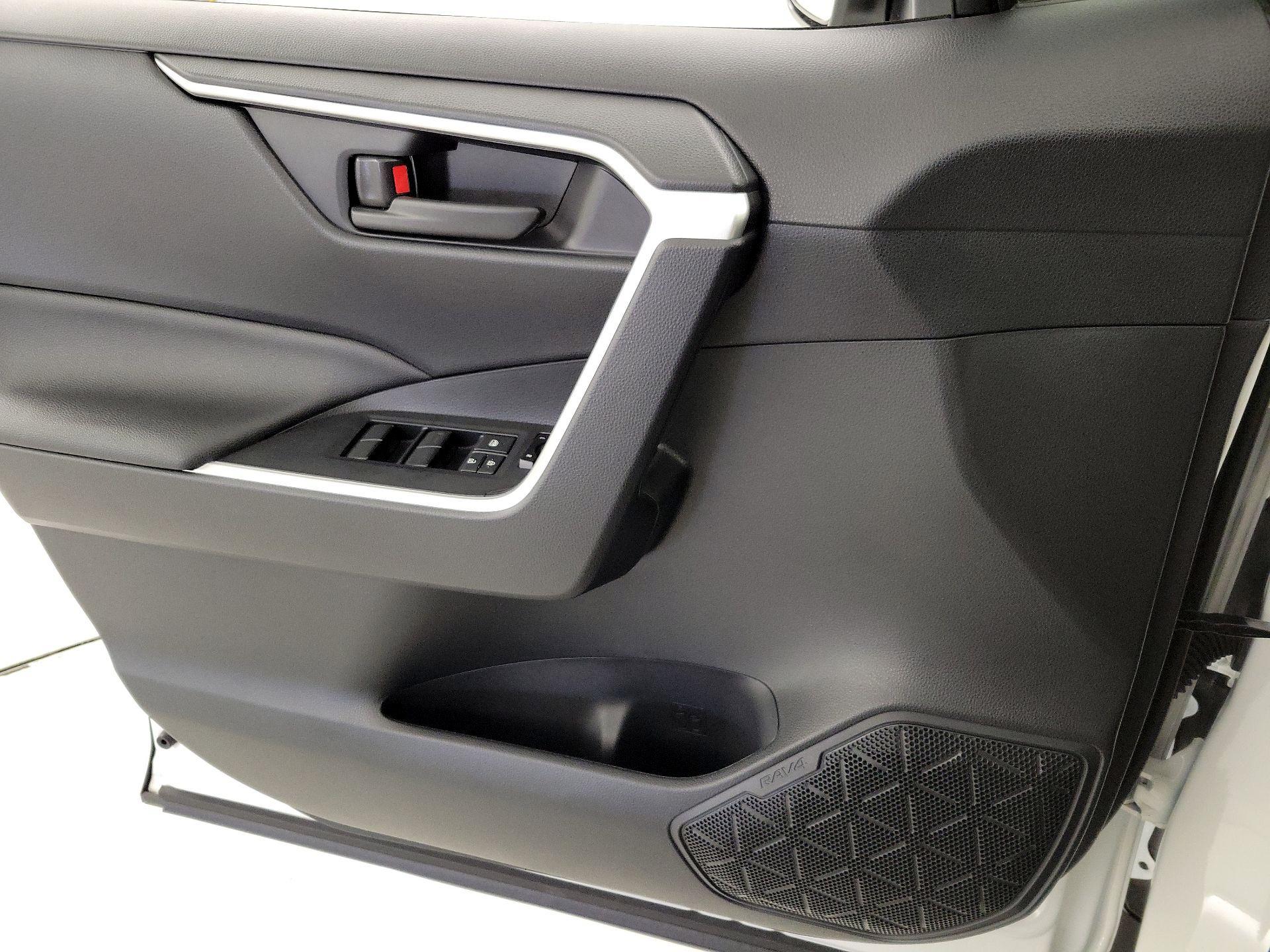 Thumbnail: 2025 Toyota RAV4 - 12