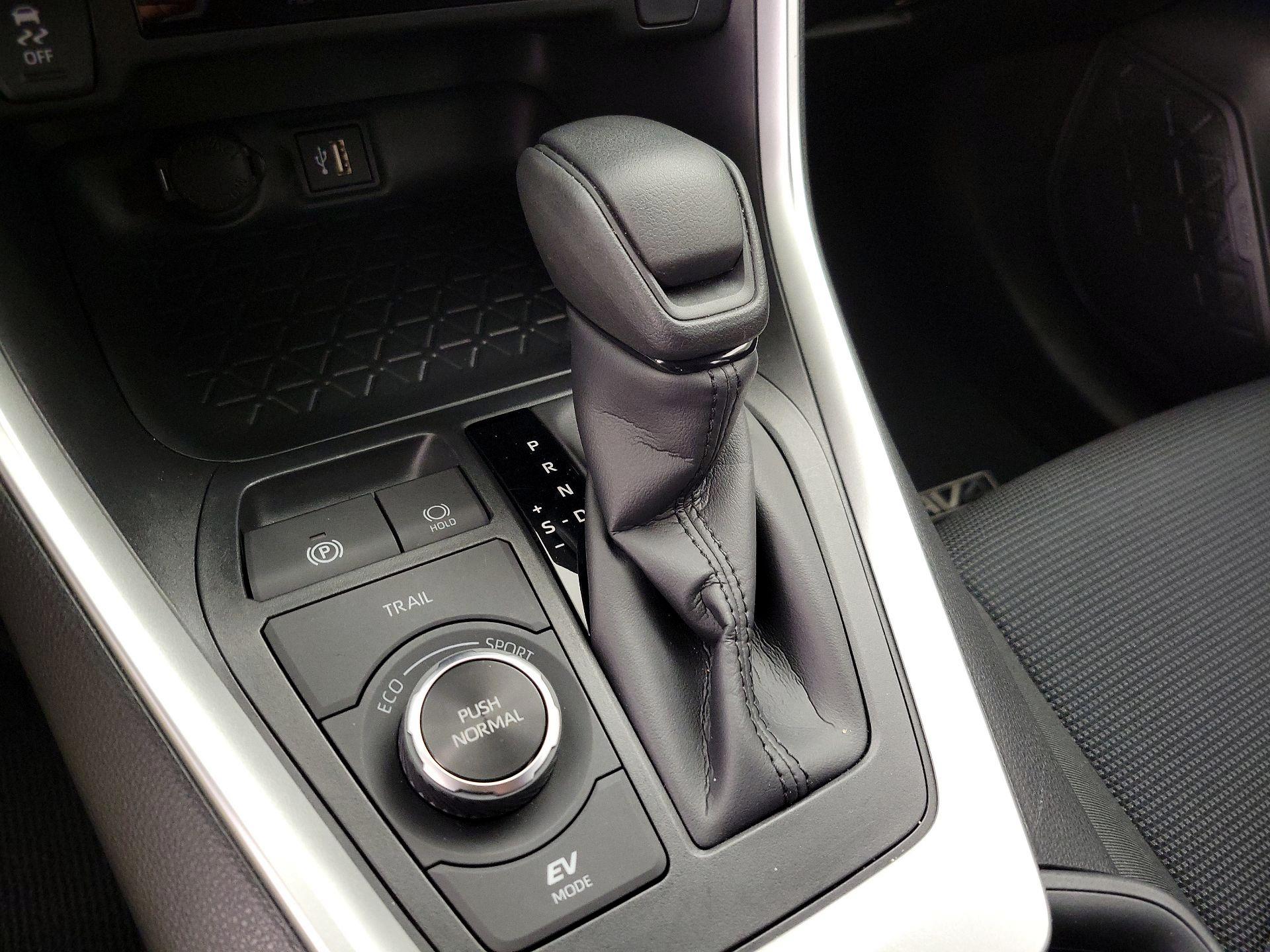 Thumbnail: 2025 Toyota RAV4 - 17