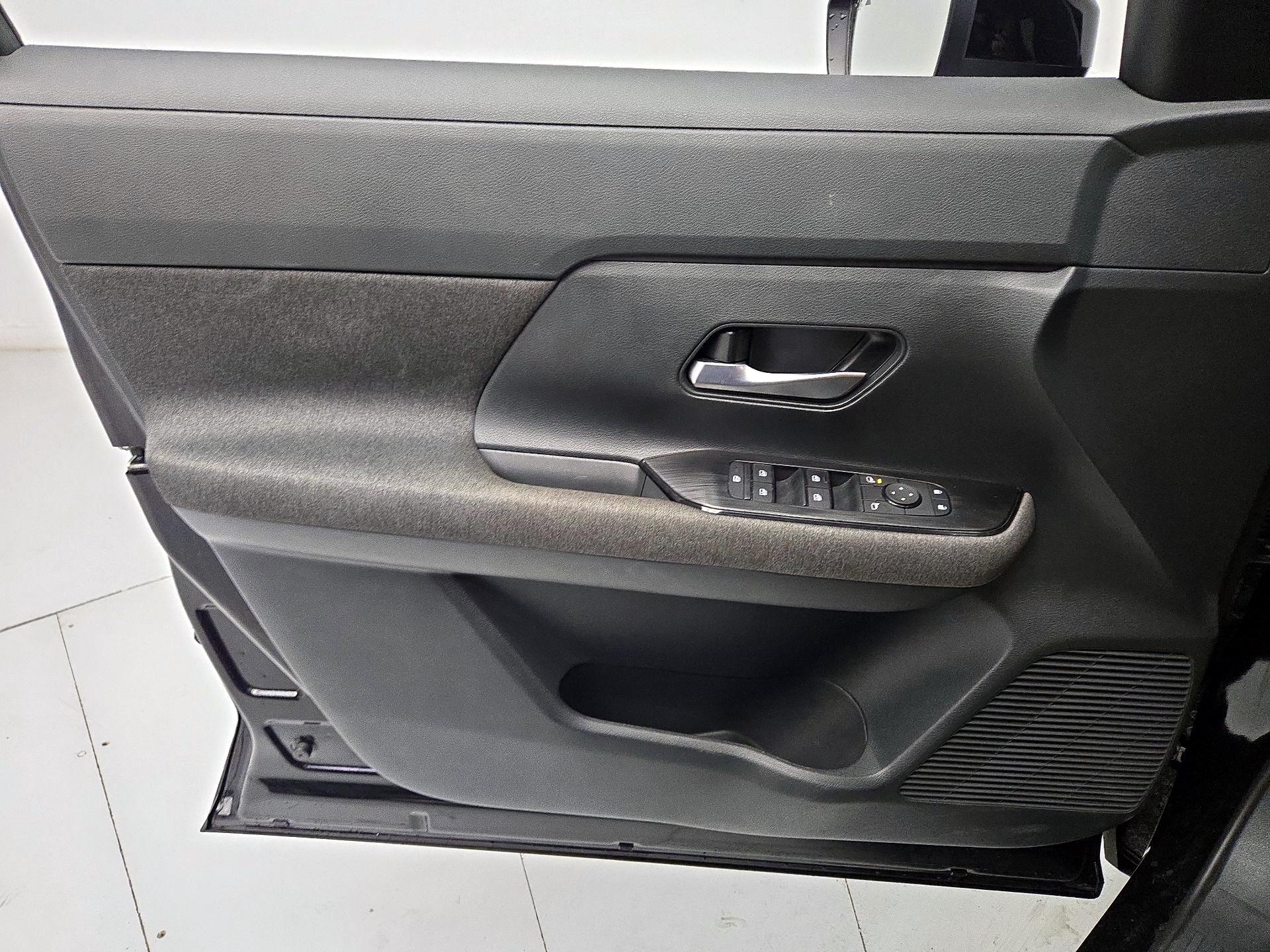 Thumbnail: 2025 Nissan Kicks - 12