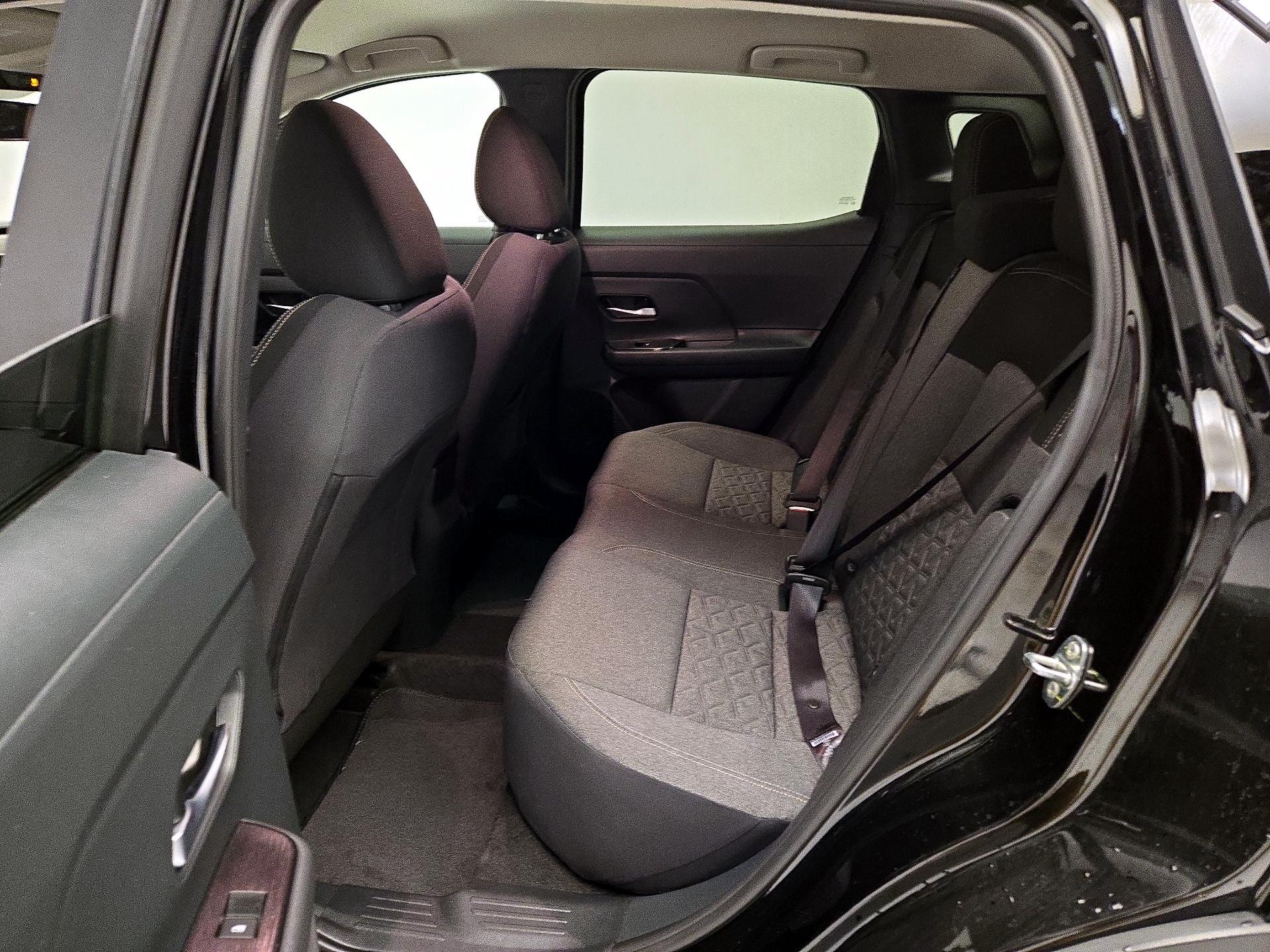 Thumbnail: 2025 Nissan Kicks - 18