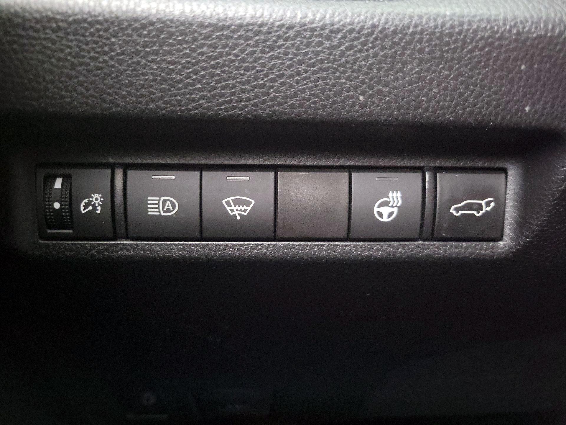 Thumbnail: 2021 Toyota RAV4 - 13