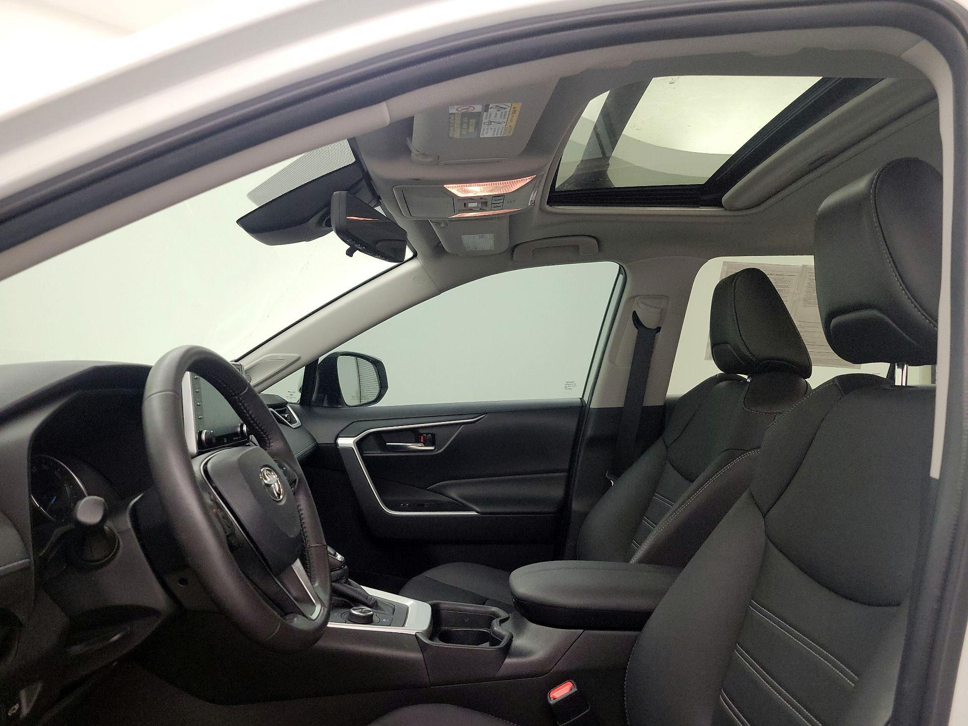 Thumbnail: 2021 Toyota RAV4 - 19