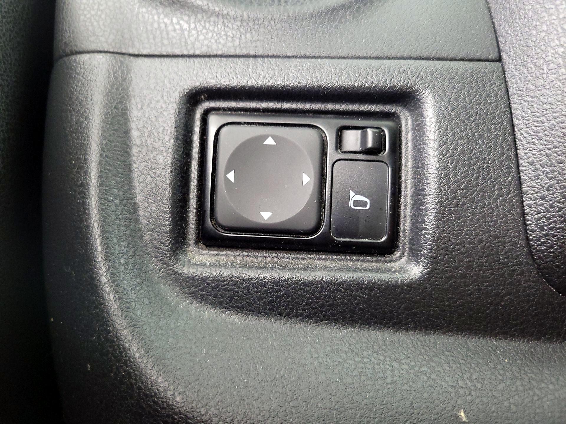 Thumbnail: 2017 Nissan Versa Note - 13