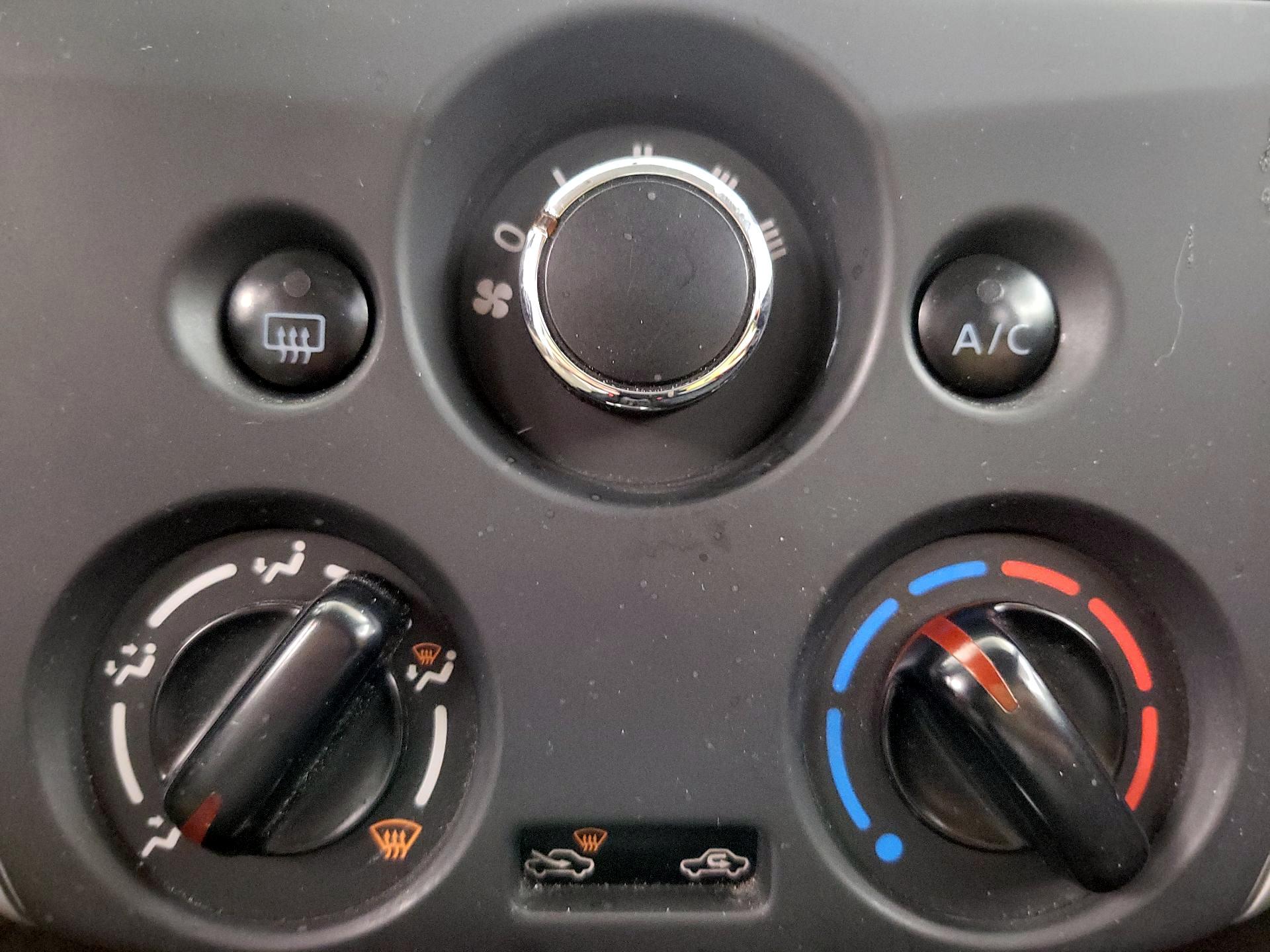 Thumbnail: 2017 Nissan Versa Note - 15