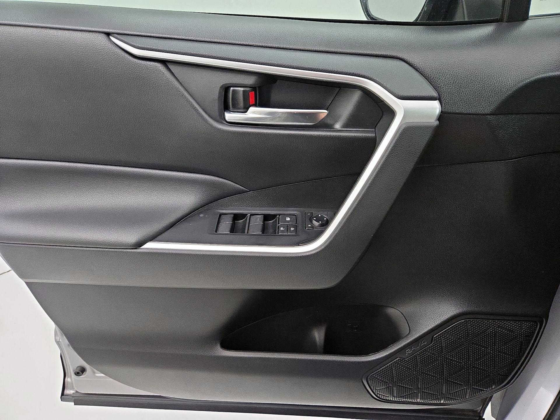 Thumbnail: 2021 Toyota RAV4 - 12