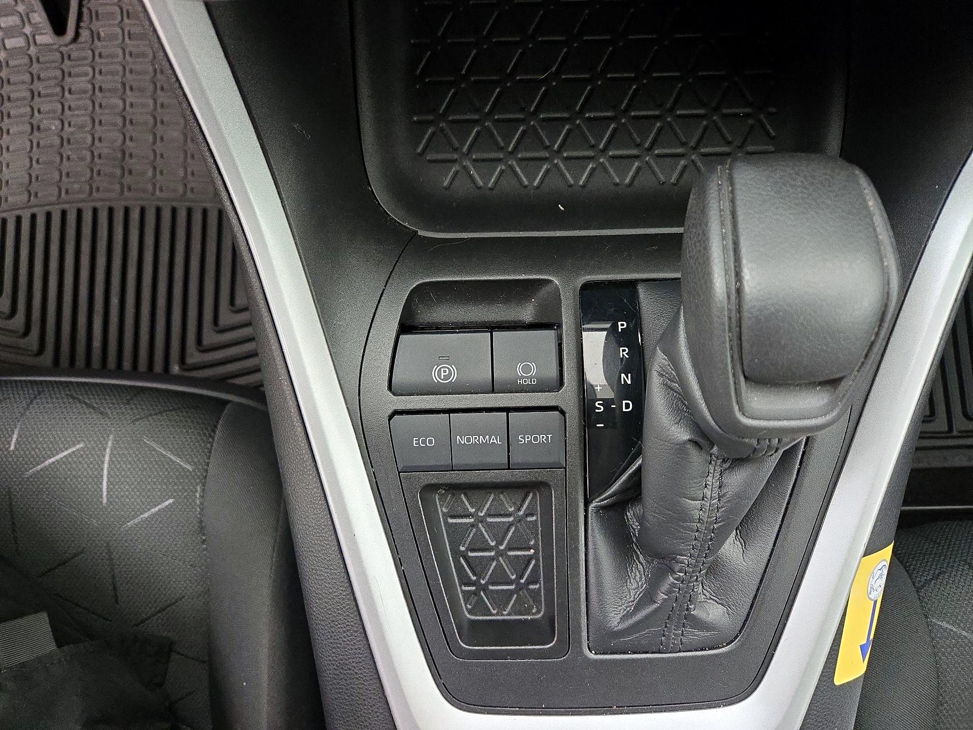 Thumbnail: 2021 Toyota RAV4 - 17