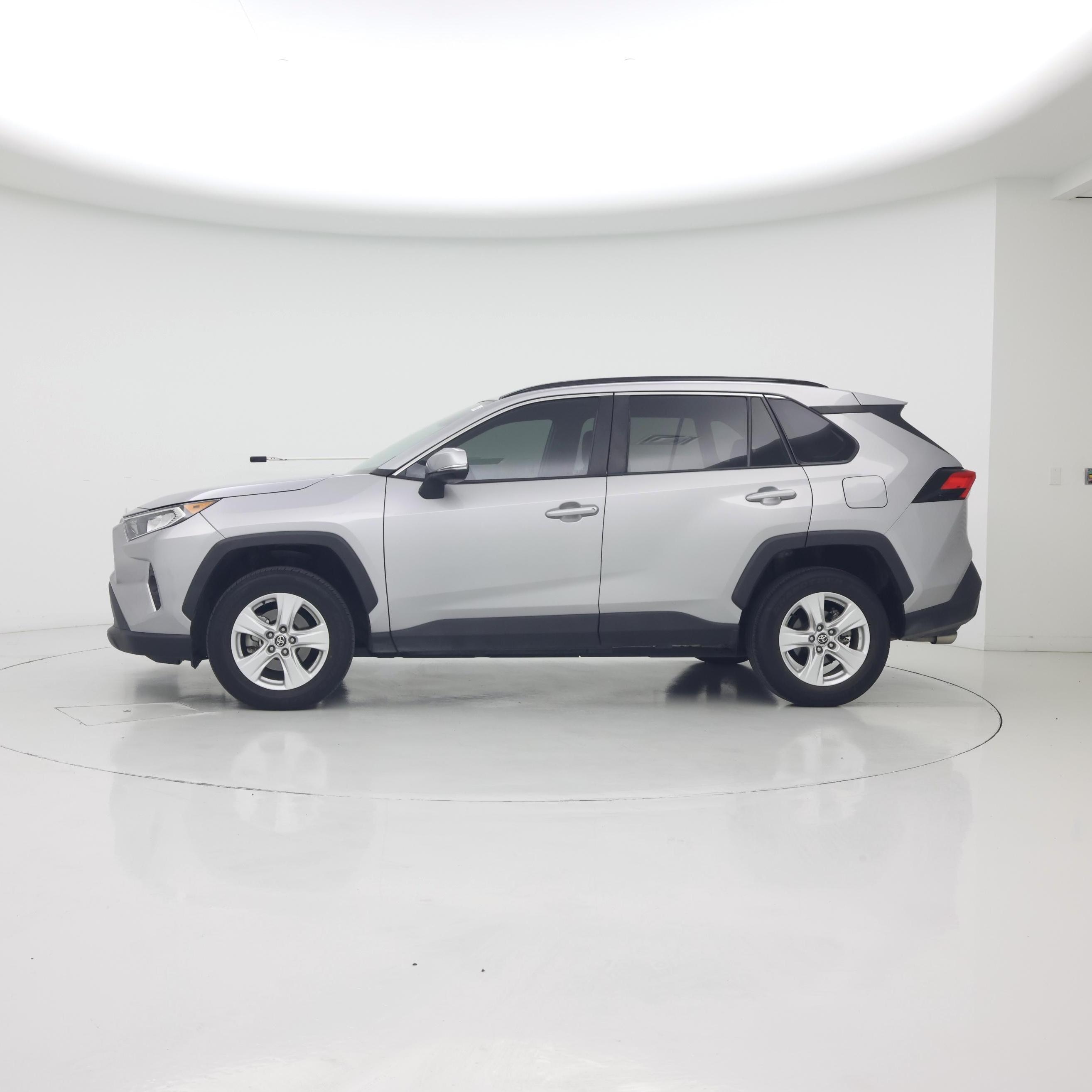 Thumbnail: 2021 Toyota RAV4 - 3