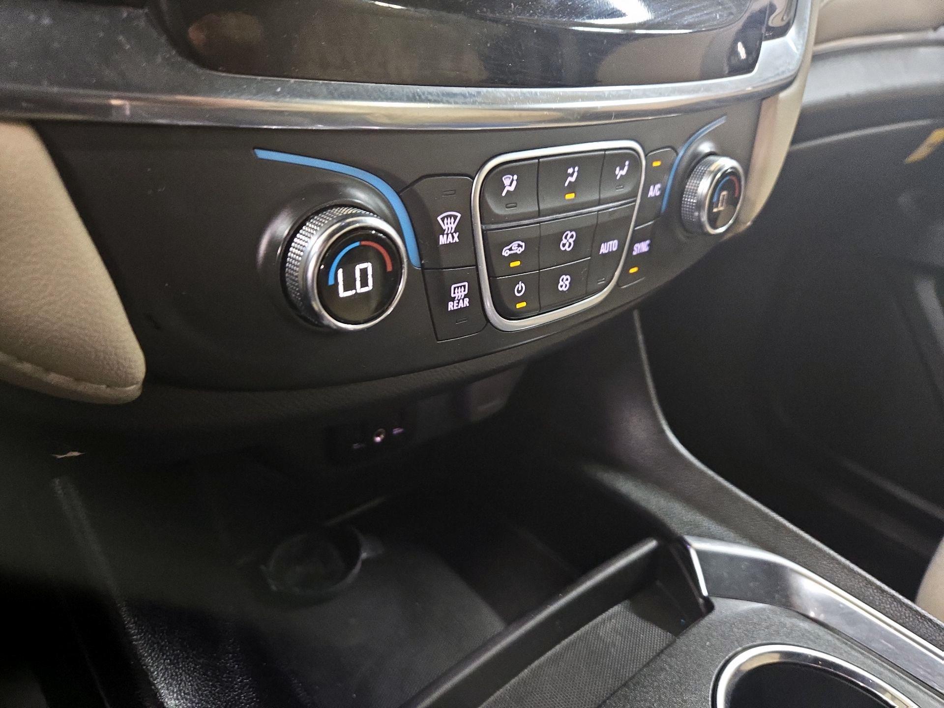 Thumbnail: 2023 Chevrolet Traverse - 16