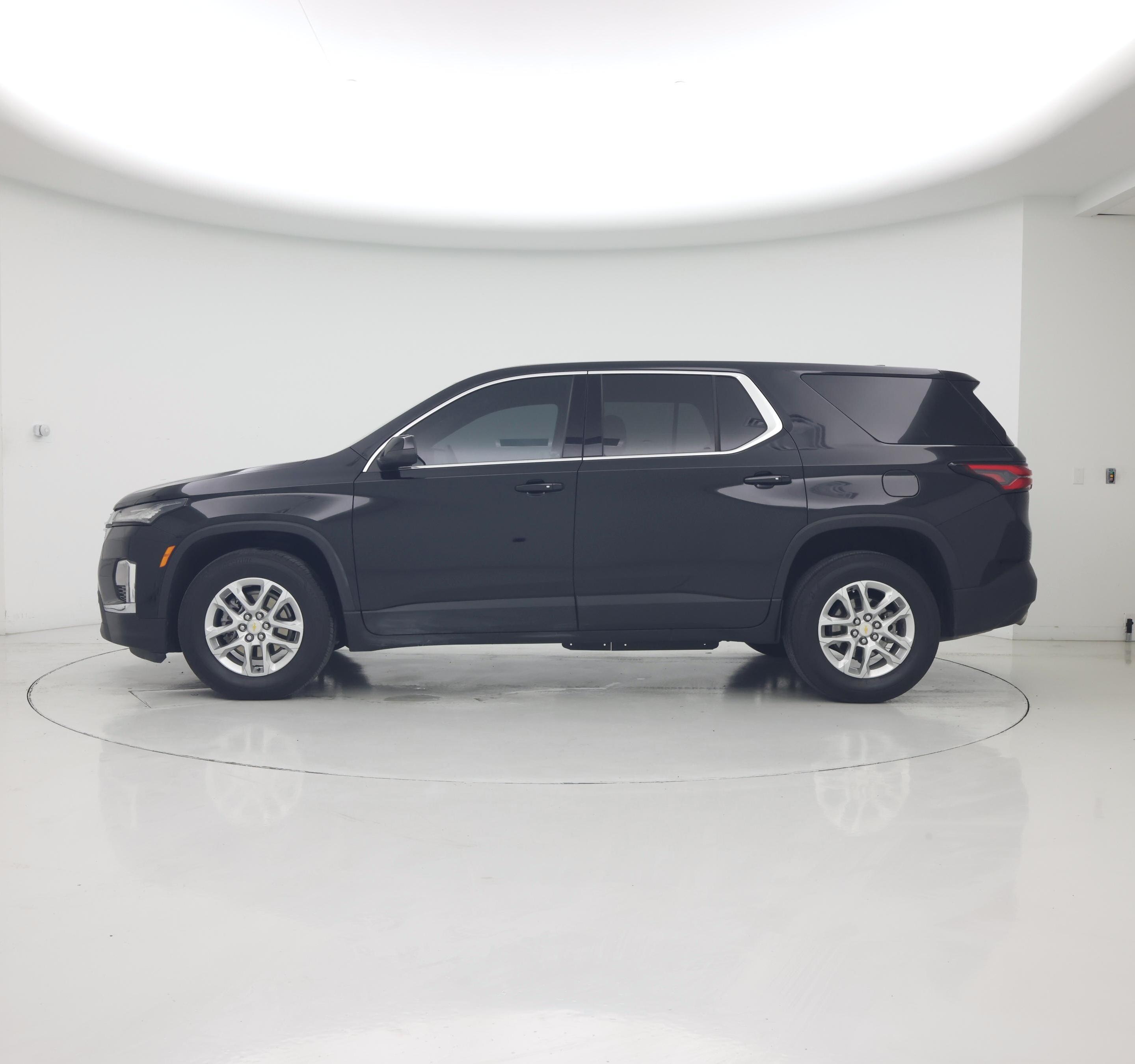 Thumbnail: 2023 Chevrolet Traverse - 3