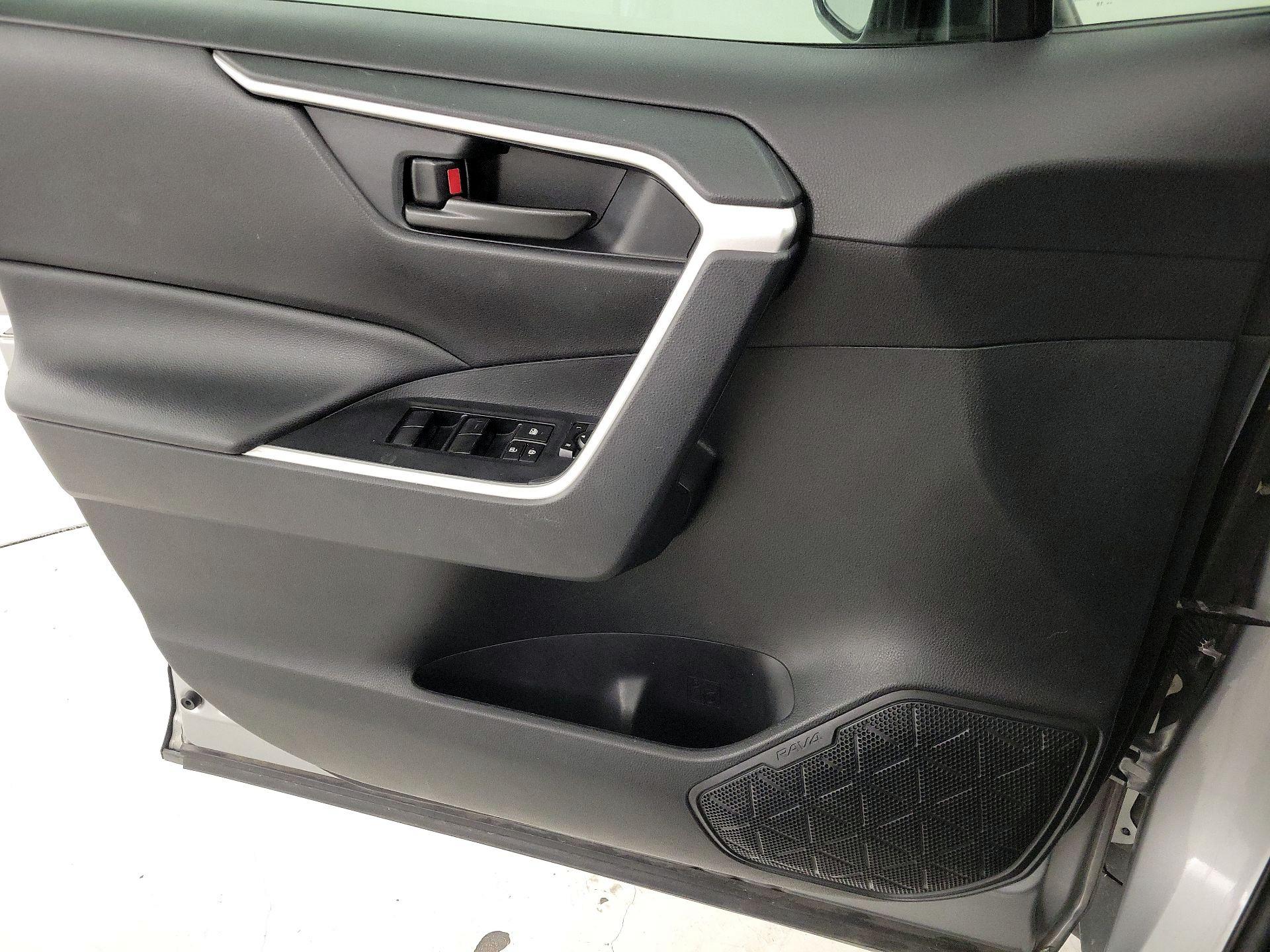 Thumbnail: 2019 Toyota RAV4 - 12