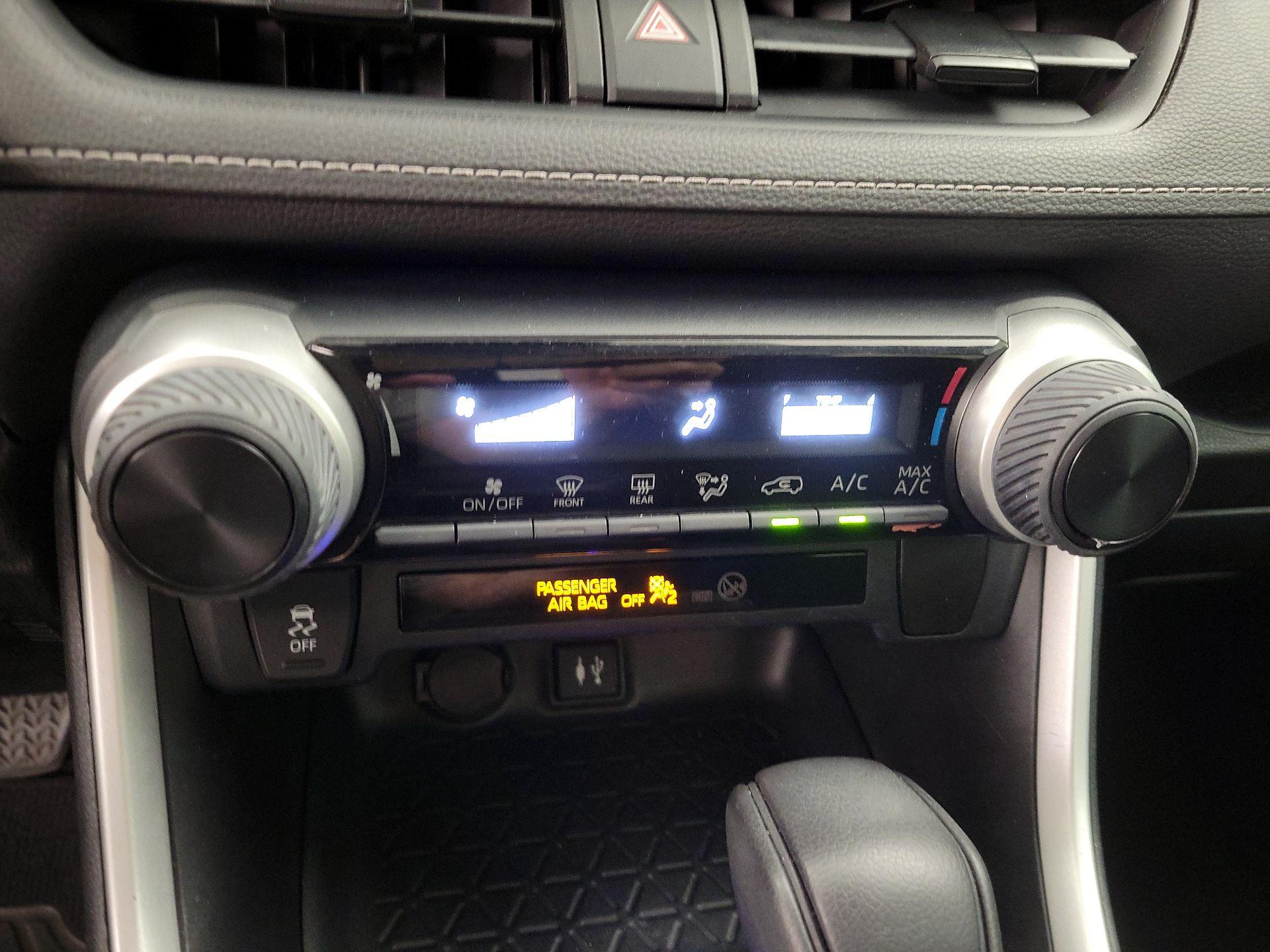 Thumbnail: 2019 Toyota RAV4 - 16