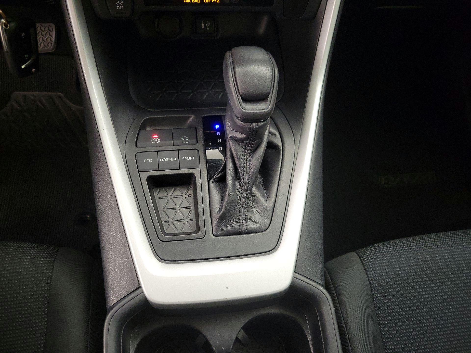 Thumbnail: 2019 Toyota RAV4 - 17