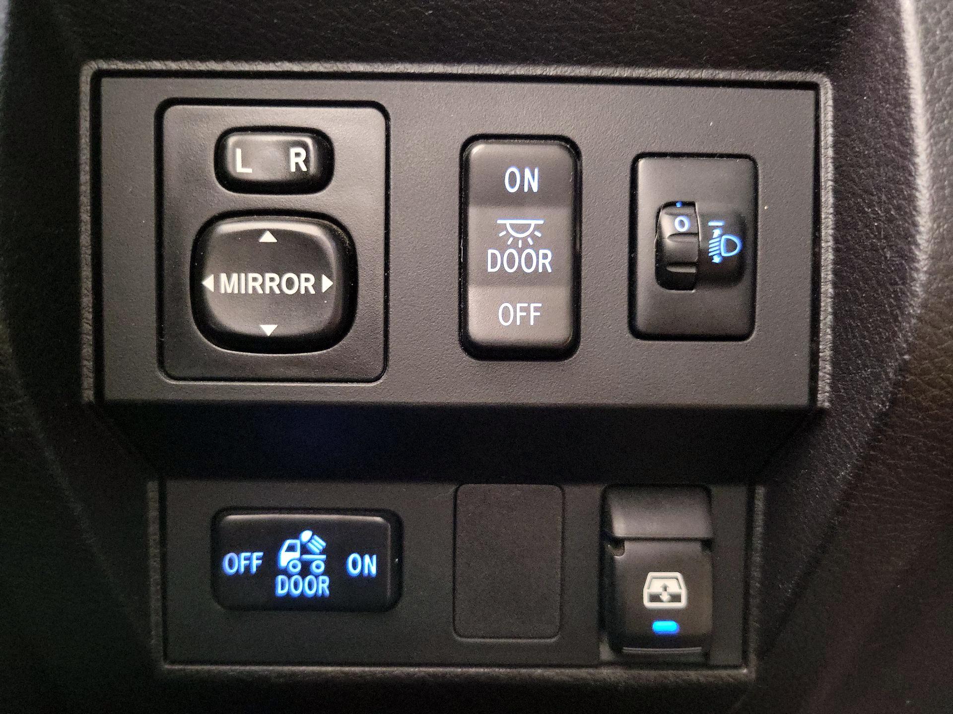 Thumbnail: 2014 Toyota Tundra - 13