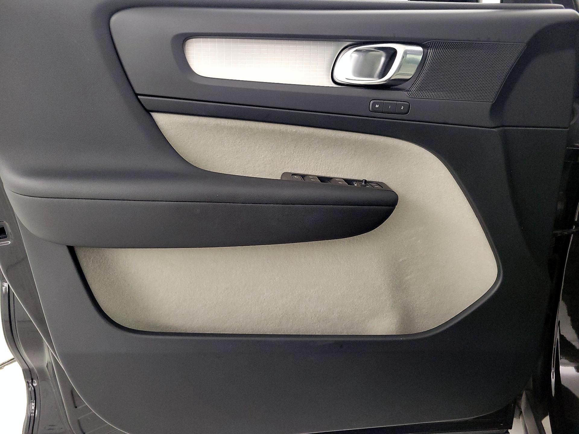 Thumbnail: 2019 Volvo XC40 - 12