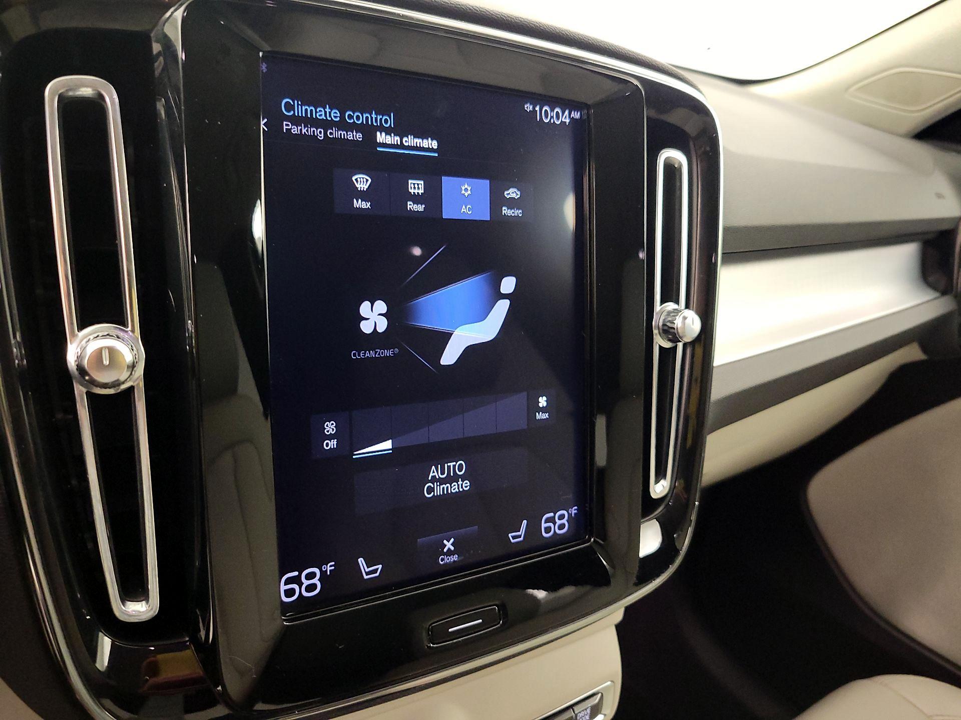 Thumbnail: 2019 Volvo XC40 - 16