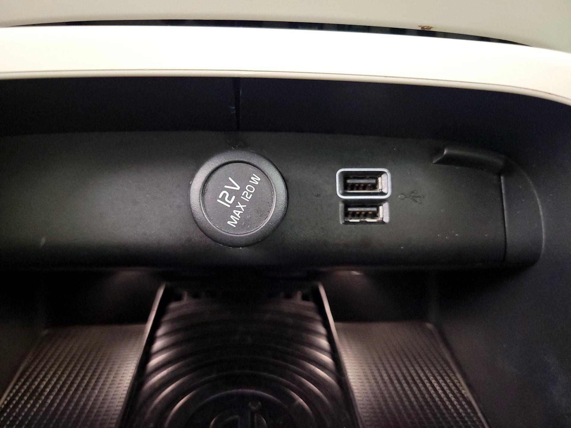 Thumbnail: 2019 Volvo XC40 - 18