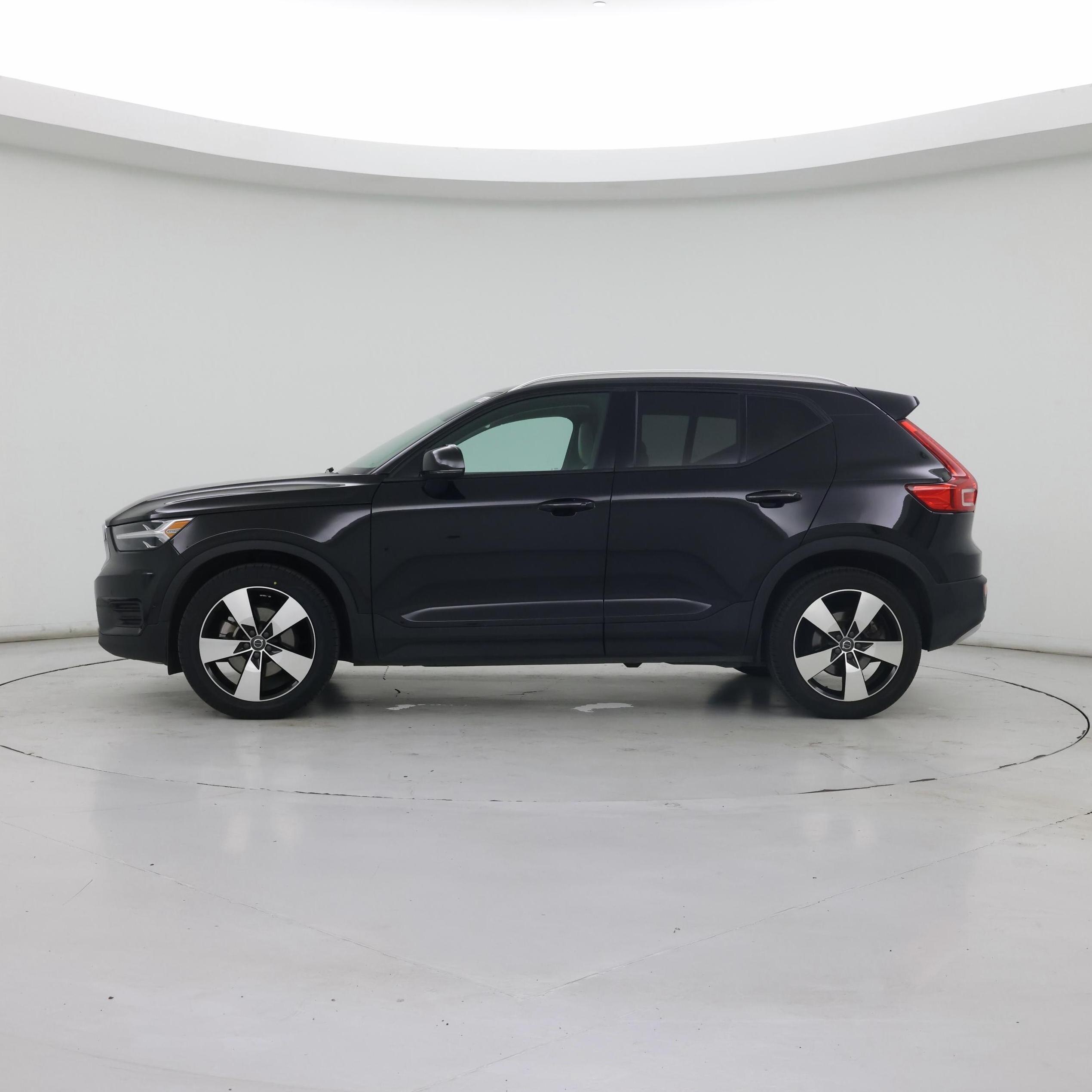 Thumbnail: 2019 Volvo XC40 - 3