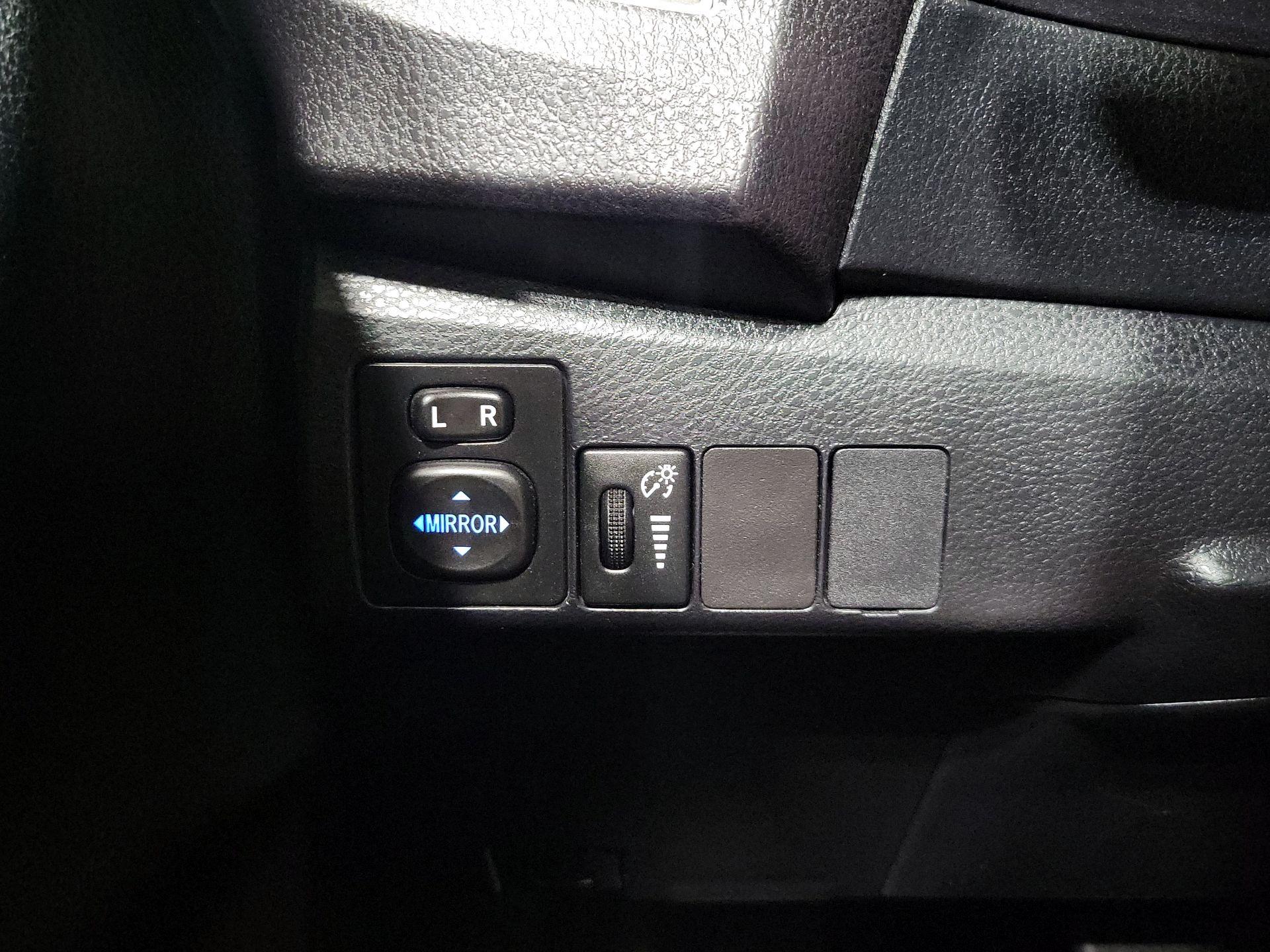 Thumbnail: 2014 Toyota Corolla - 13