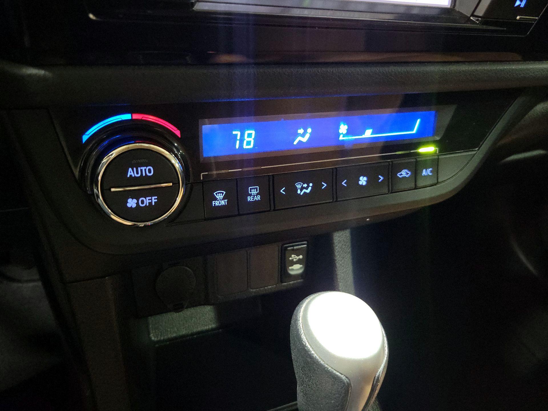 Thumbnail: 2014 Toyota Corolla - 16