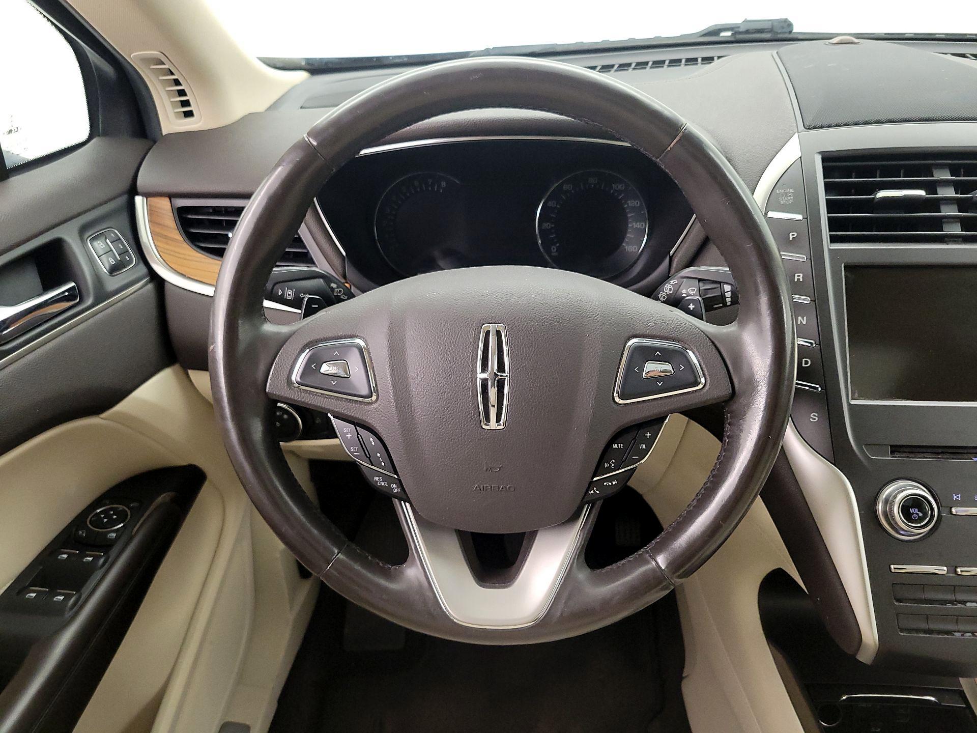 Thumbnail: 2015 Lincoln MKC - 10