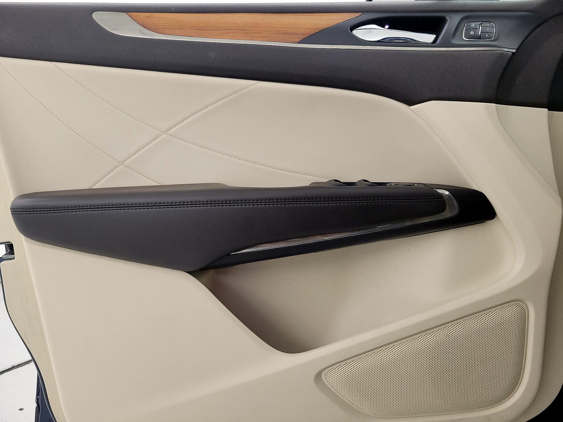 Thumbnail: 2015 Lincoln MKC - 12