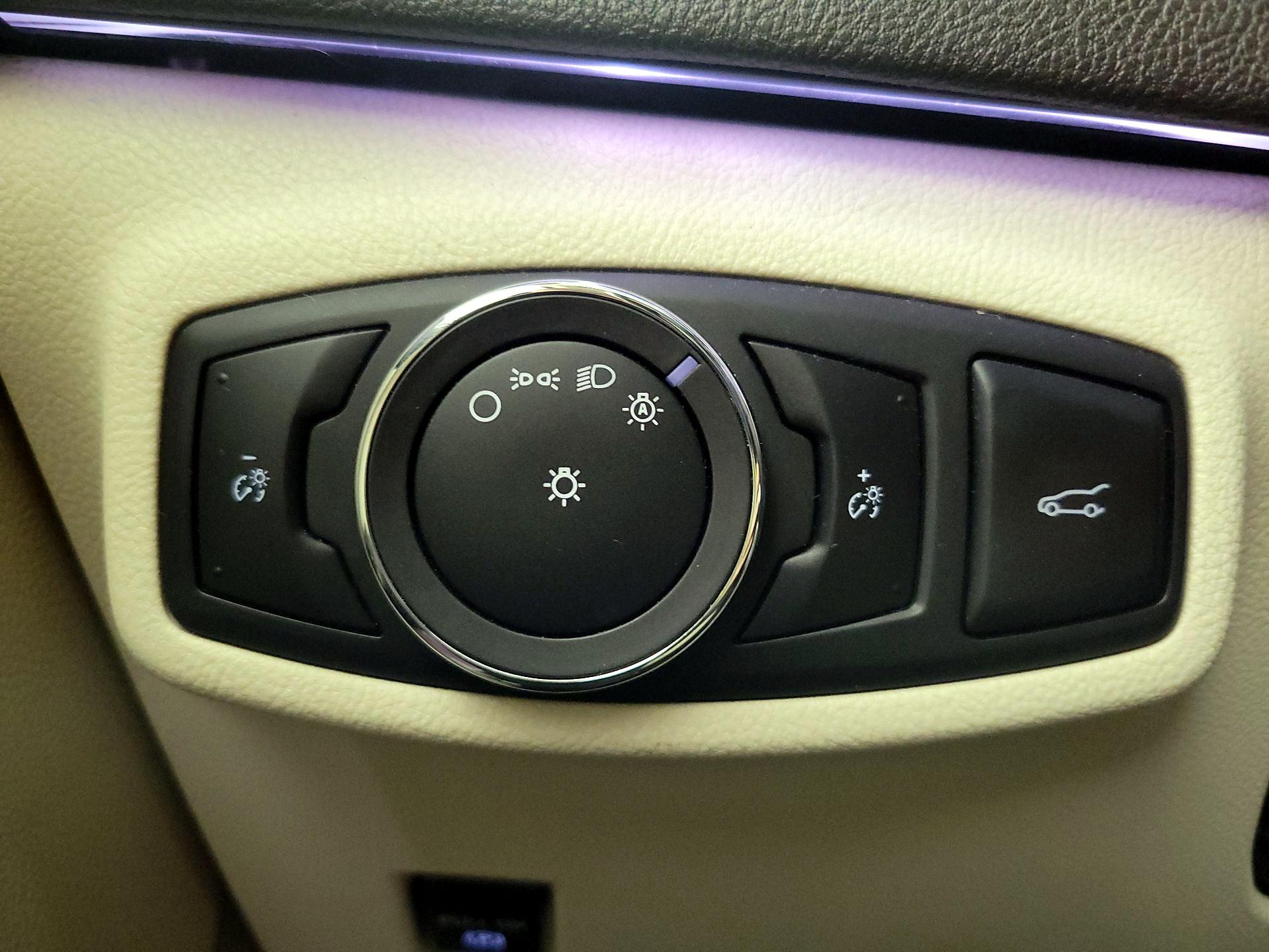 Thumbnail: 2015 Lincoln MKC - 13