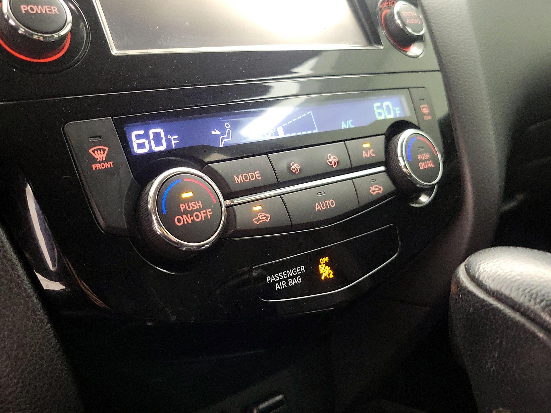 Thumbnail: 2015 Nissan Rogue - 17