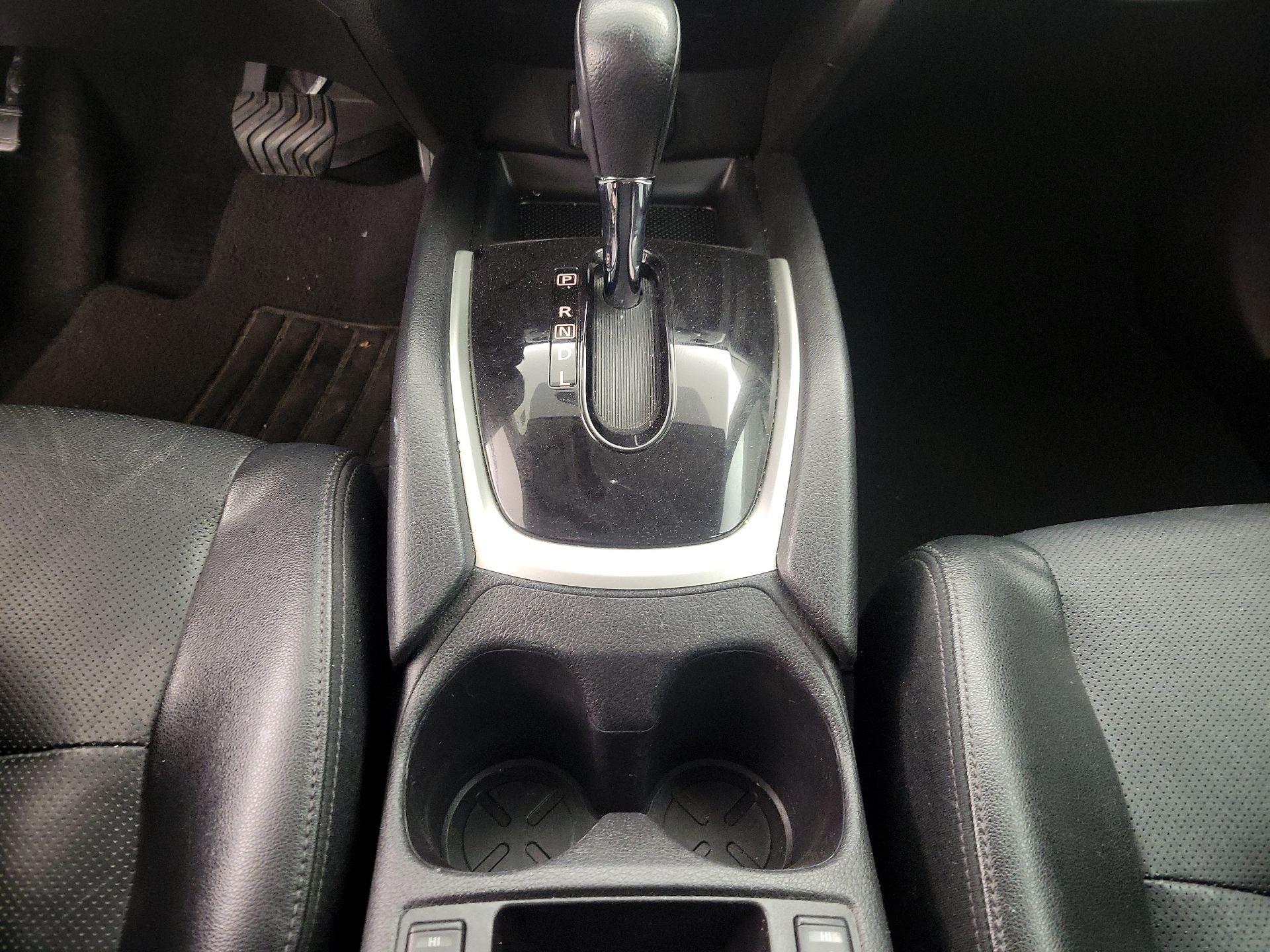 Thumbnail: 2015 Nissan Rogue - 18