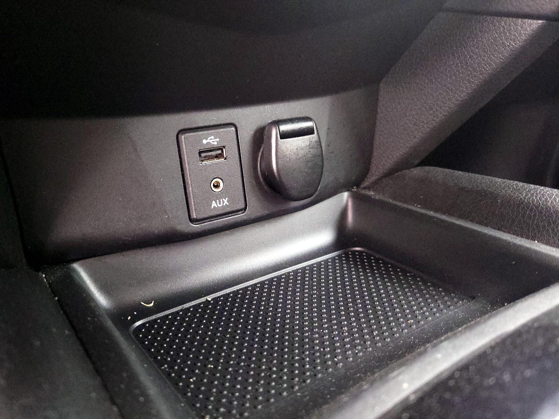 Thumbnail: 2015 Nissan Rogue - 19