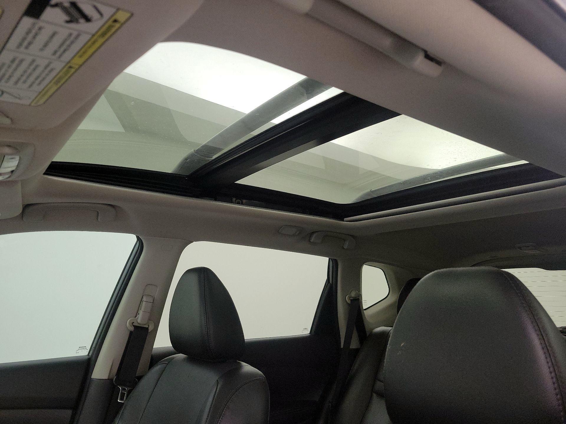 Thumbnail: 2015 Nissan Rogue - 20