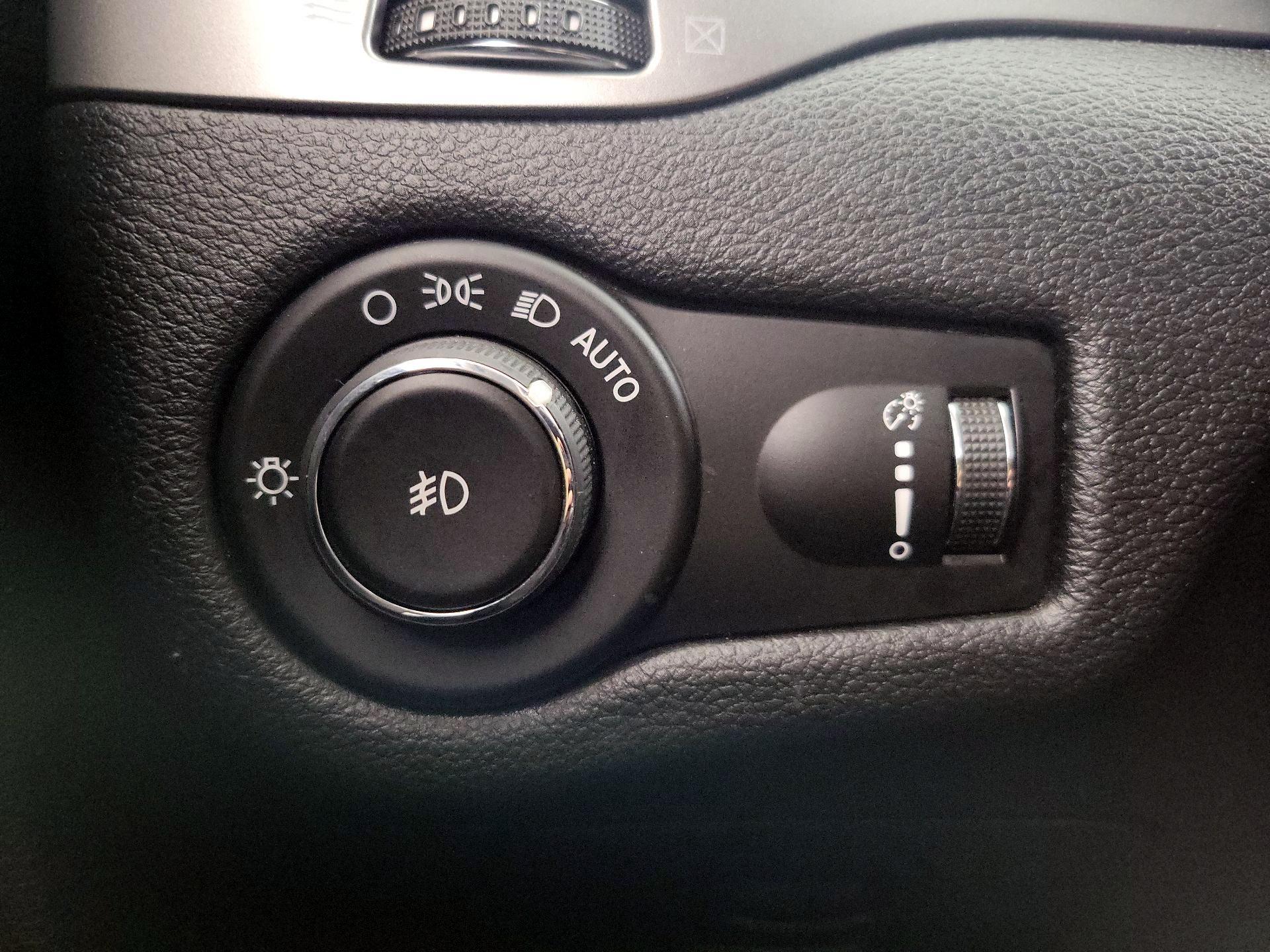 Thumbnail: 2019 Jeep Cherokee - 13