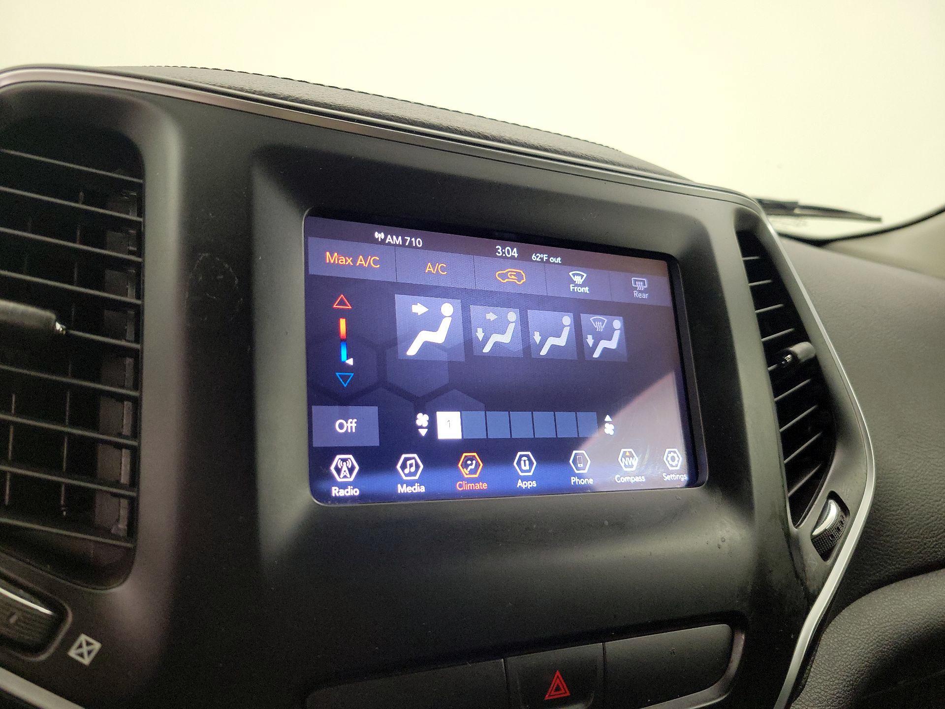 Thumbnail: 2019 Jeep Cherokee - 16