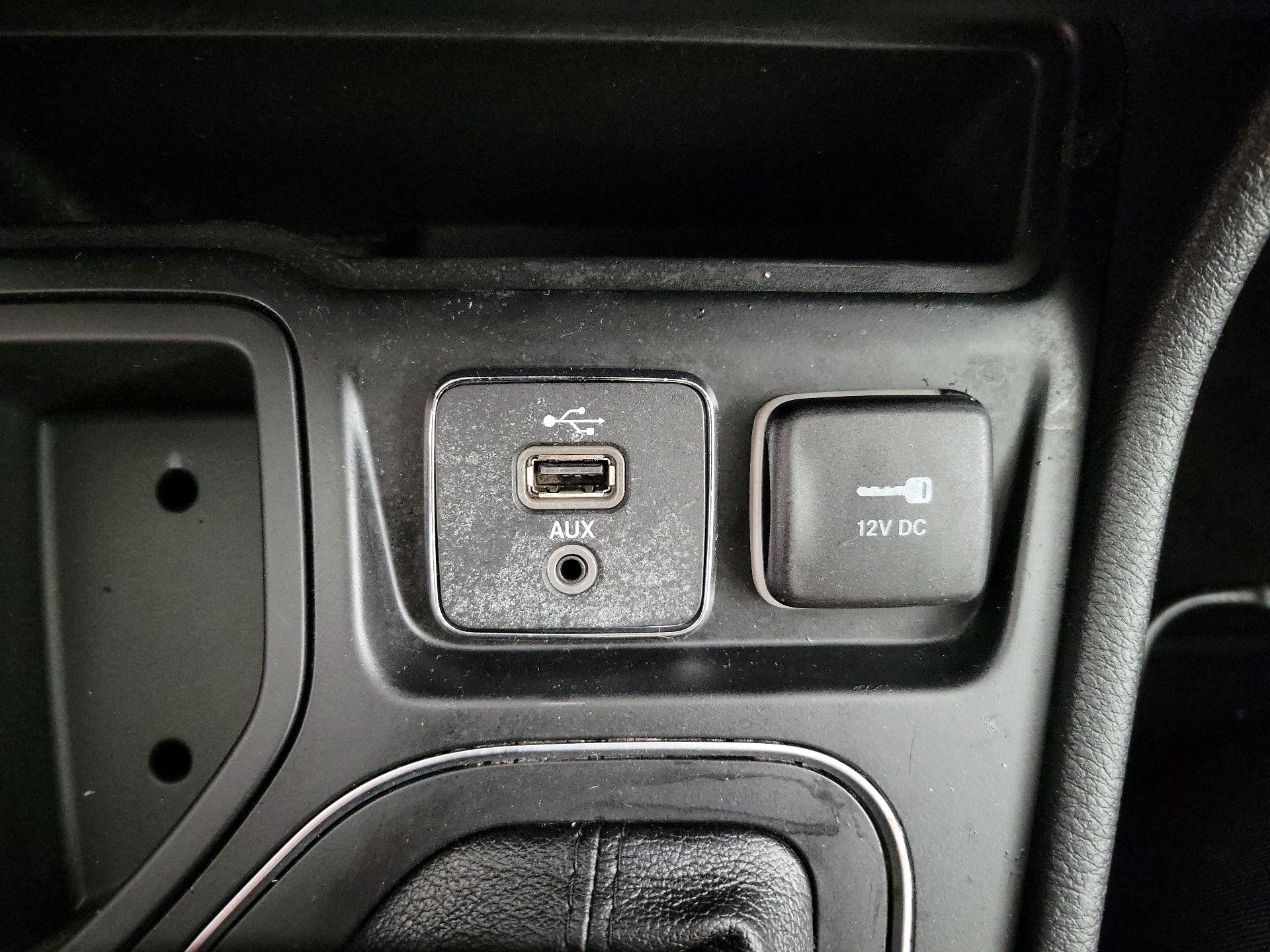 Thumbnail: 2019 Jeep Cherokee - 18