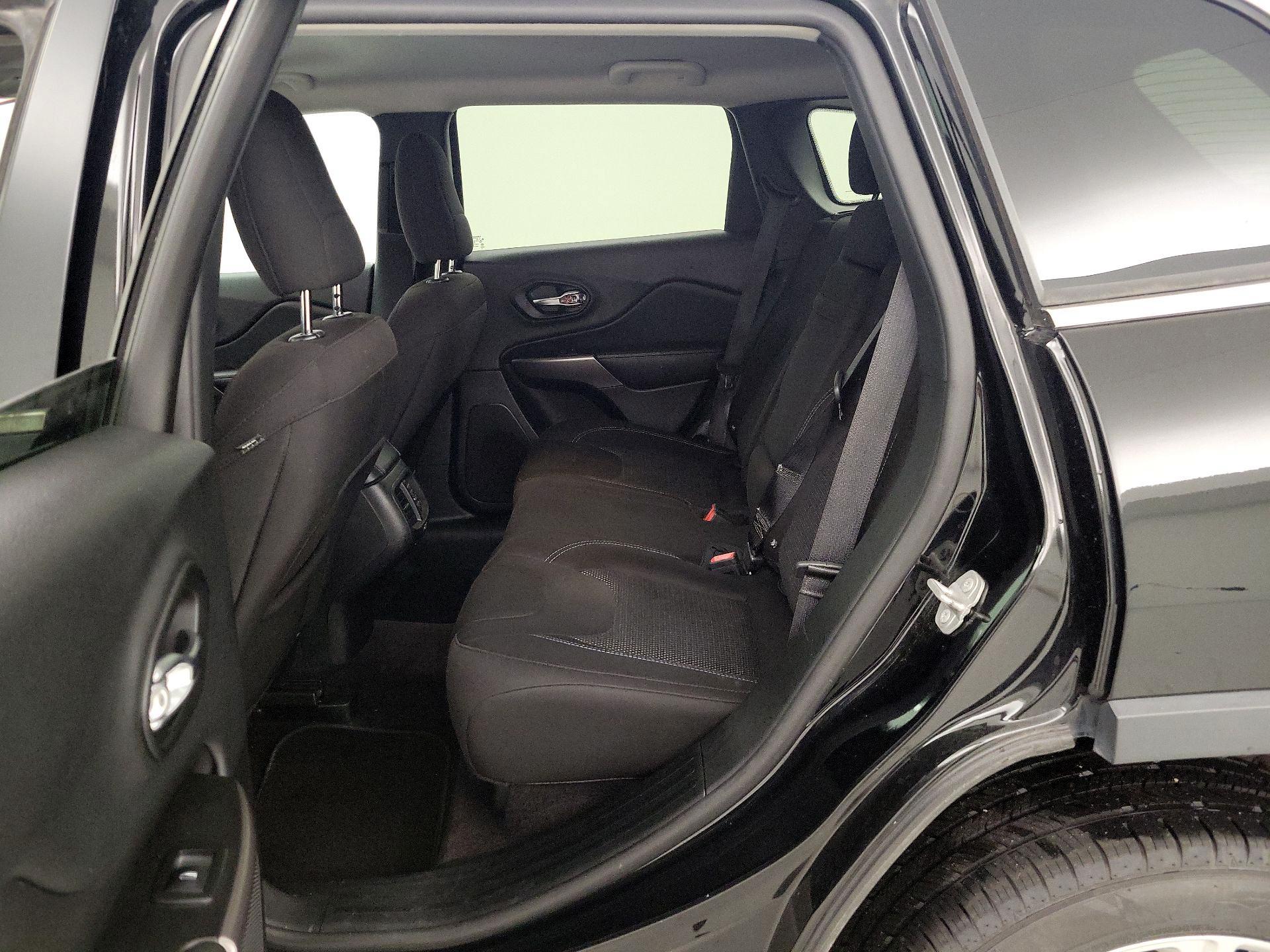Thumbnail: 2019 Jeep Cherokee - 19