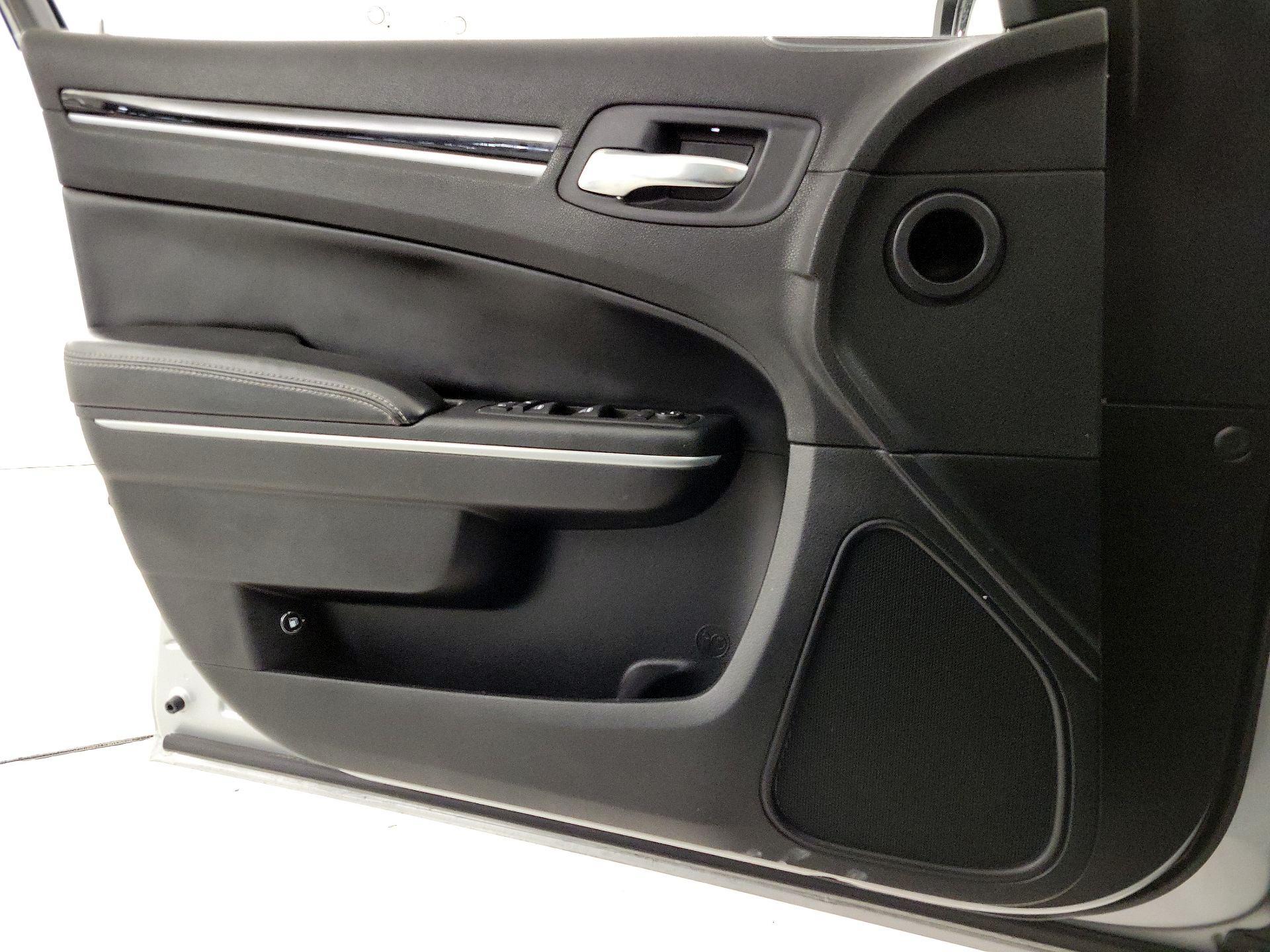 Thumbnail: 2022 Chrysler 300 - 12