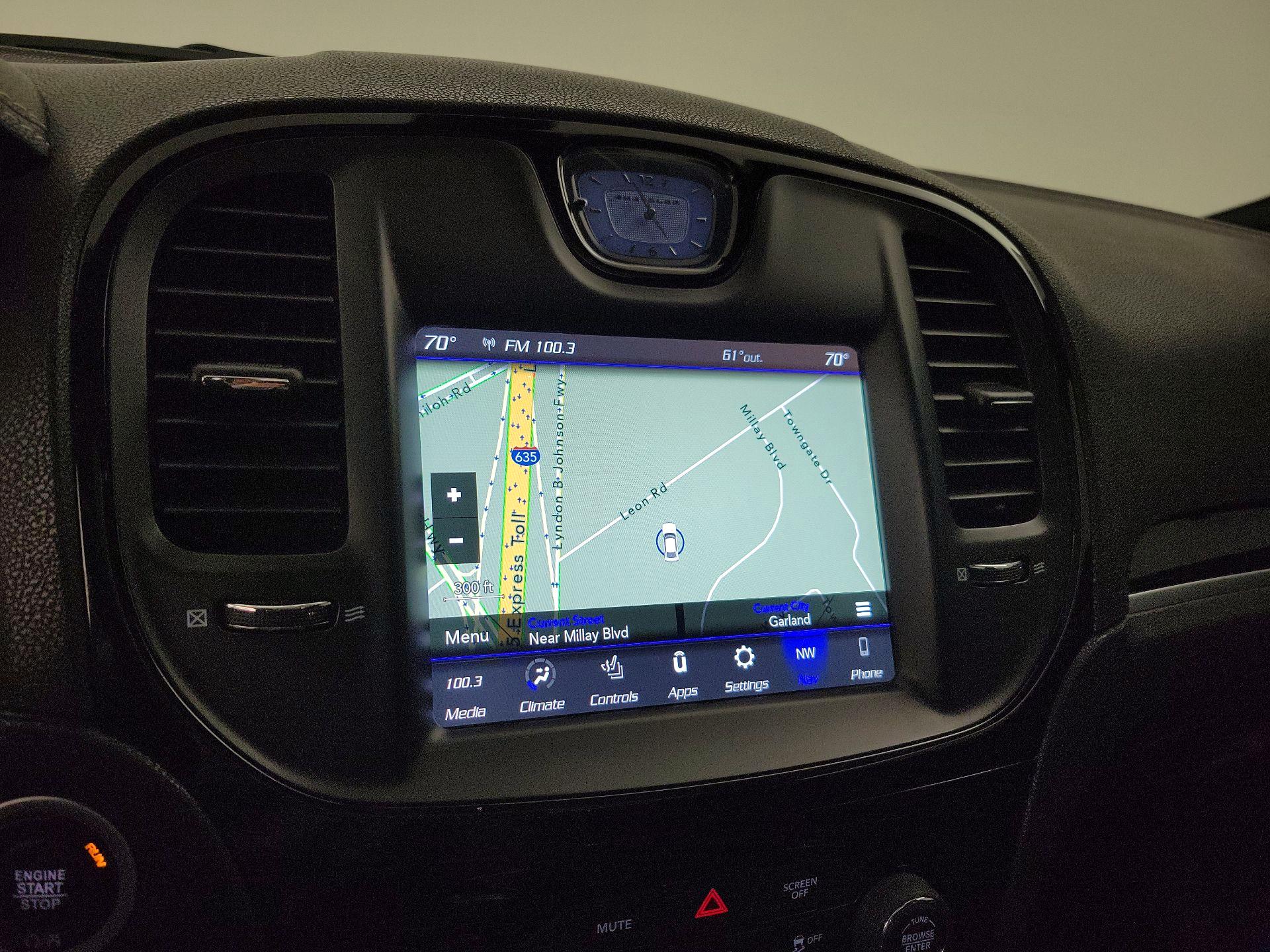 Thumbnail: 2022 Chrysler 300 - 14