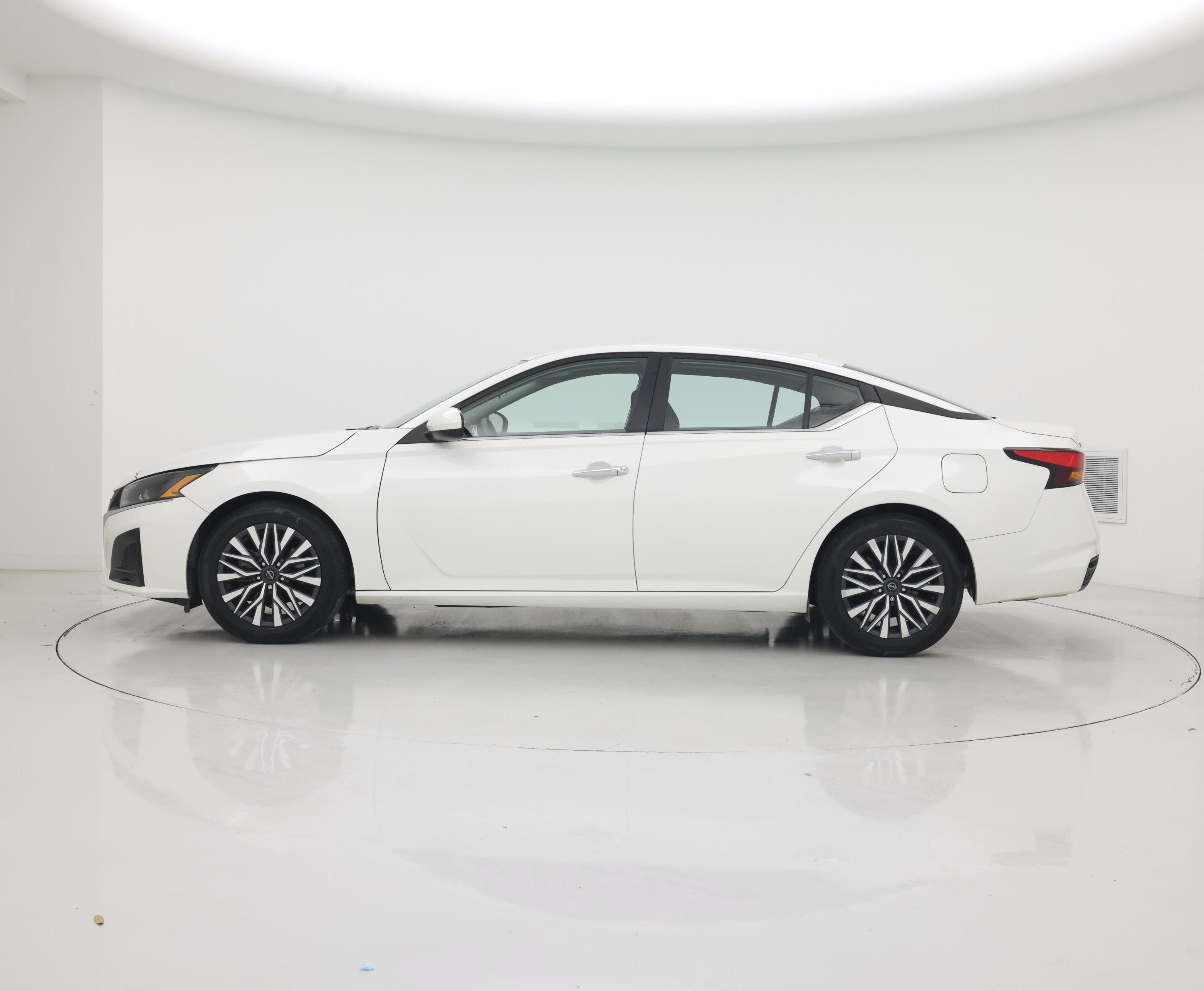 Thumbnail: 2023 Nissan Altima - 3